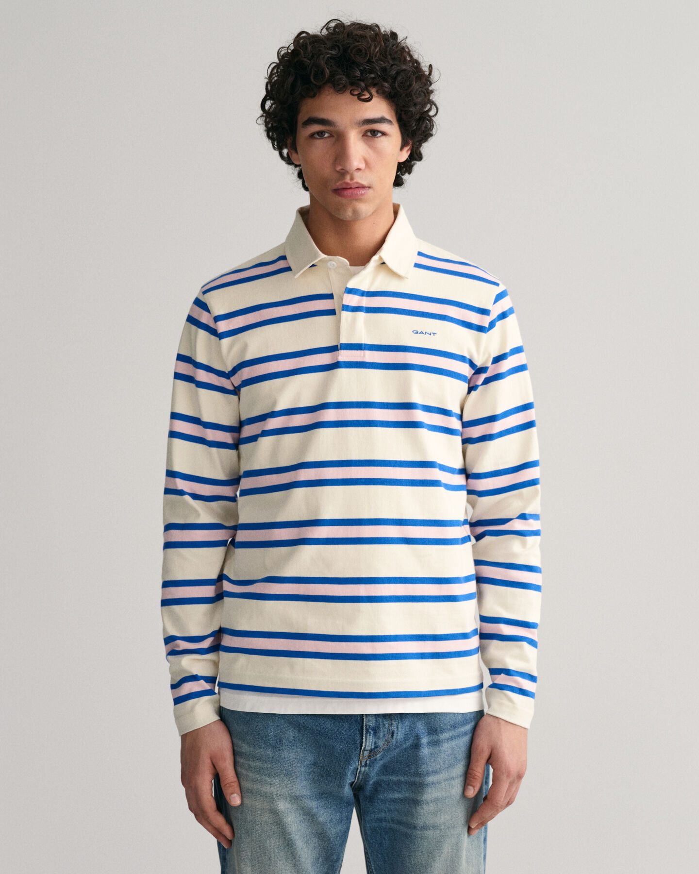 Rugger met veelkleurige strepen