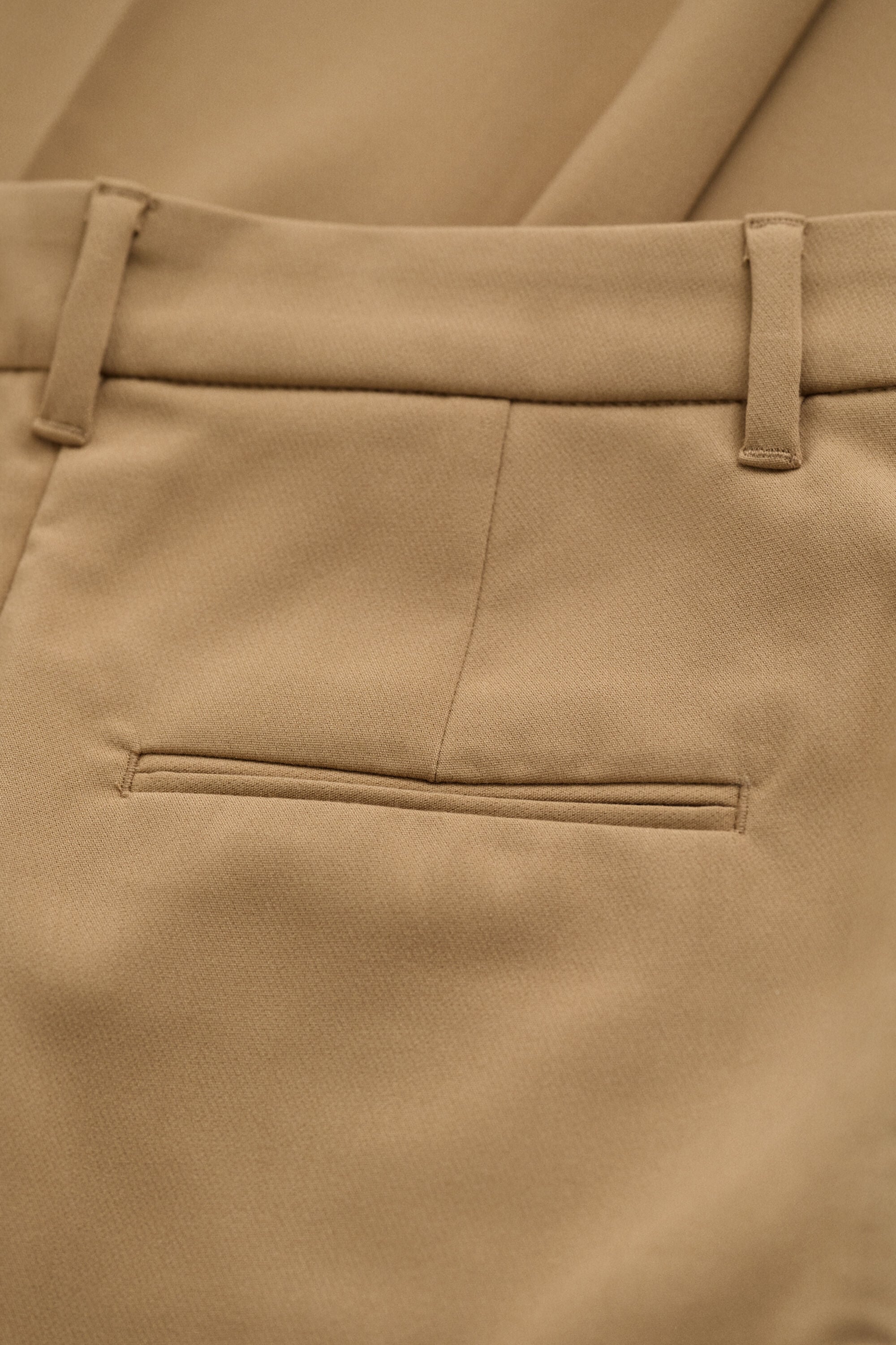 Nette nauwsluitende flared broek