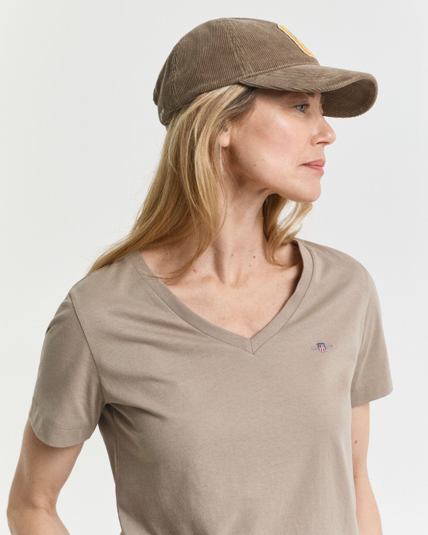 Shield T-shirt met V-hals