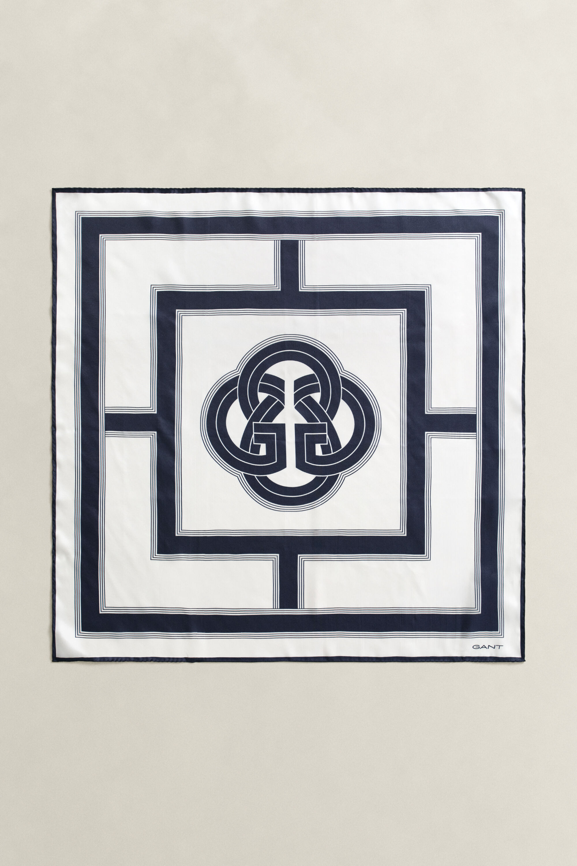 Zijden monogramsjaal