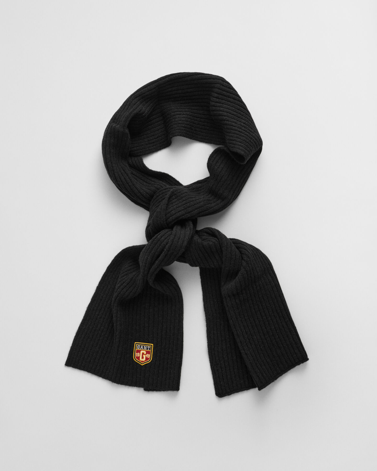 Cadeauset met wollen beanie en sjaal met badge