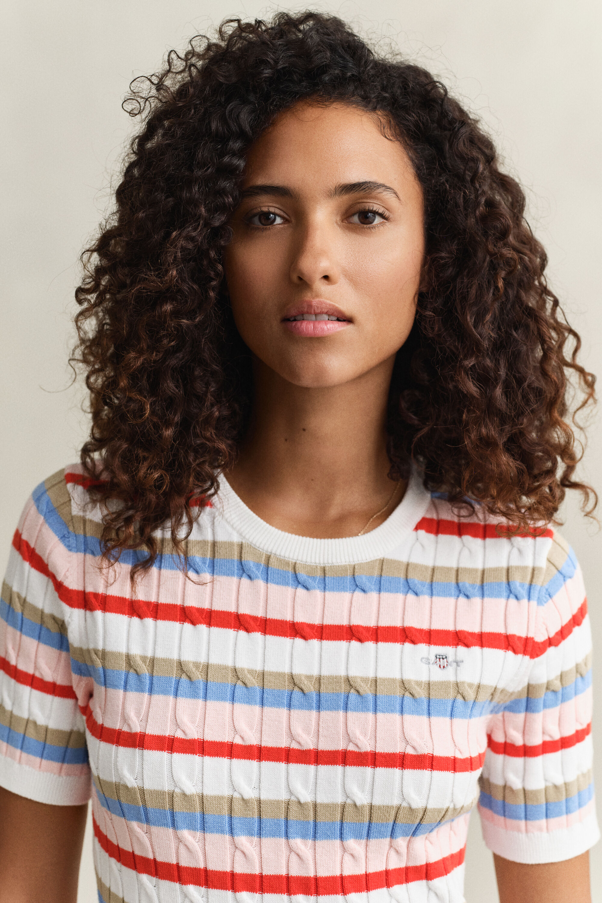 Gebreide kabeltrui met korte mouwen en strepen