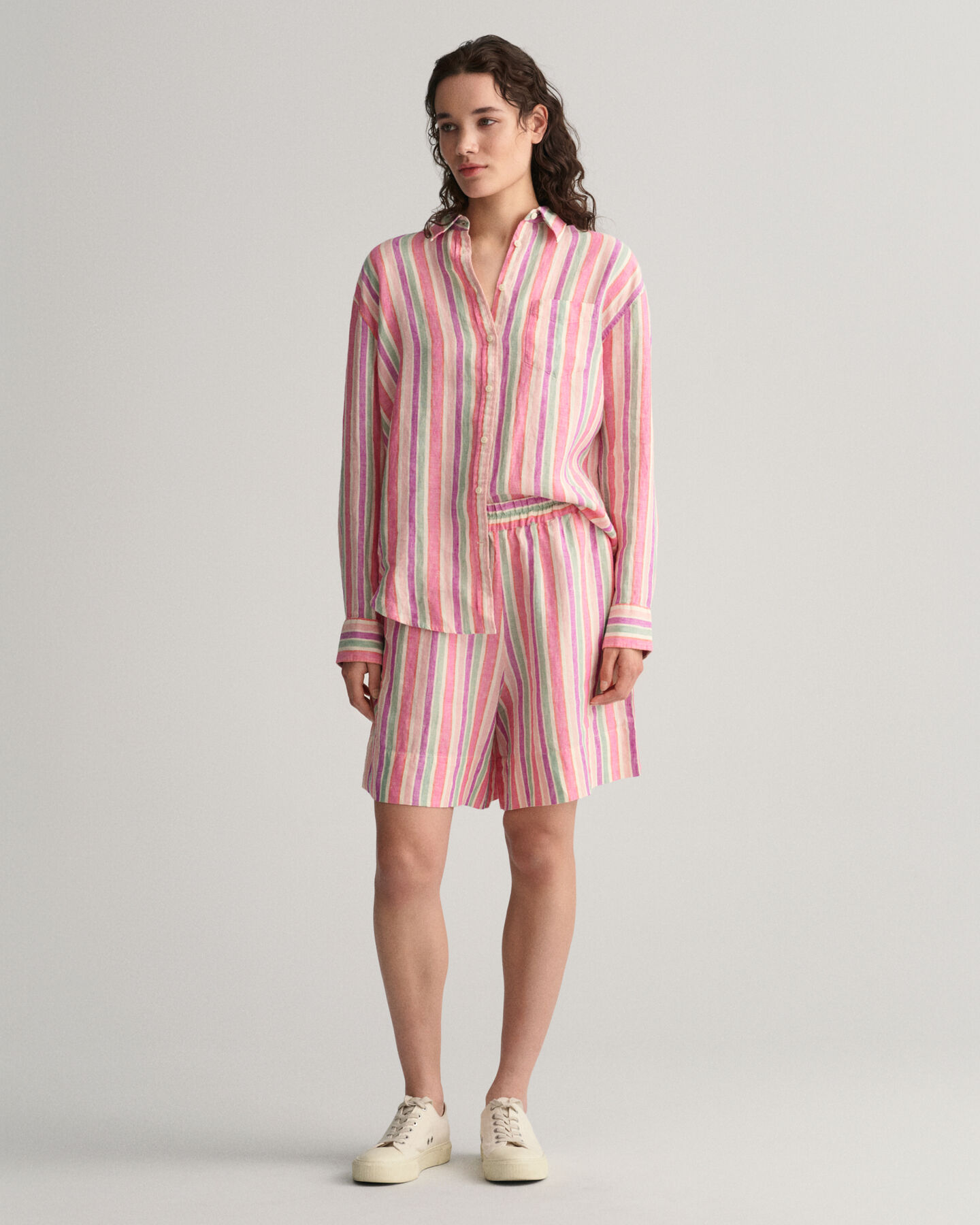 Pull-On short van linnen met kleurige strepen