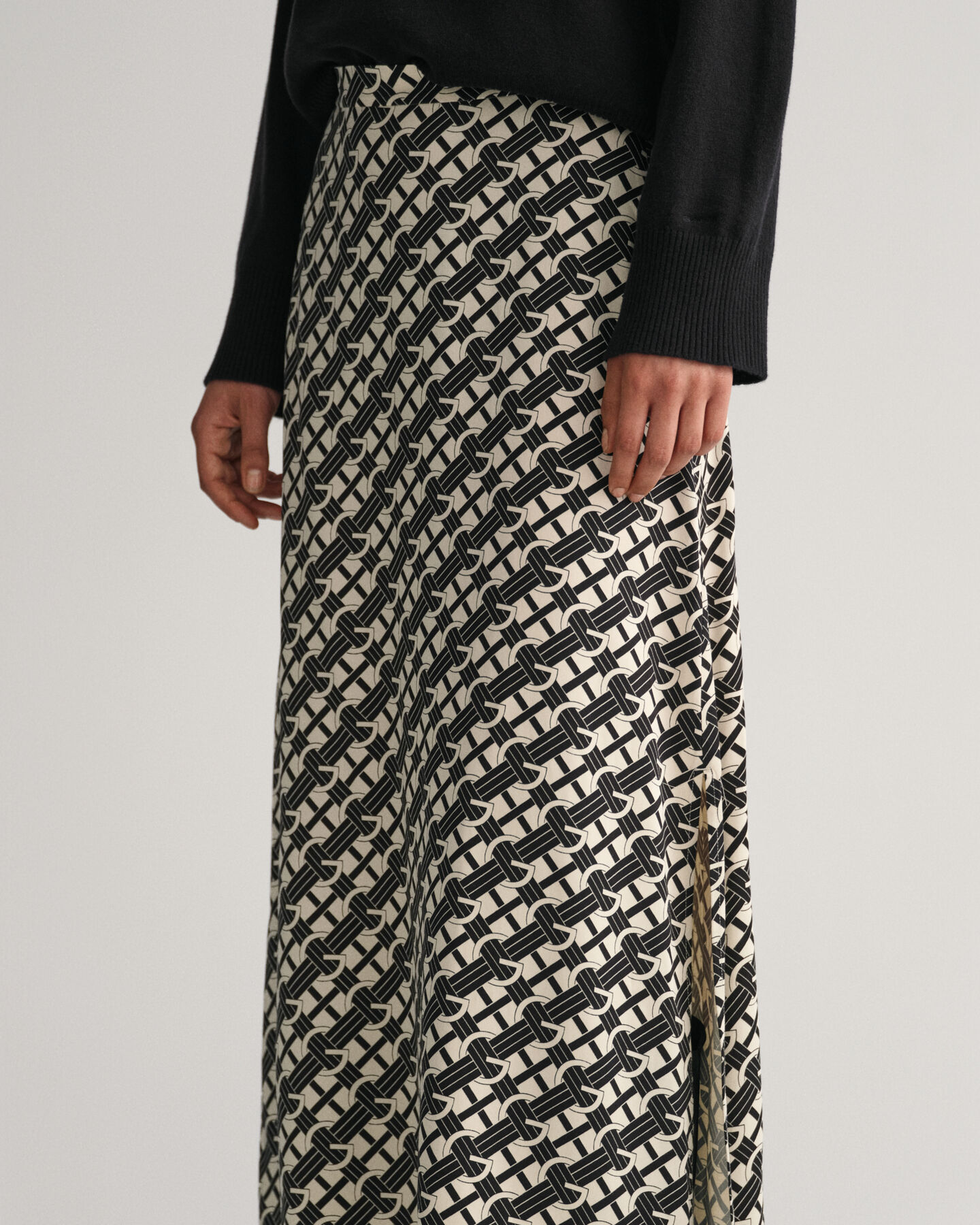 G Patterned rok