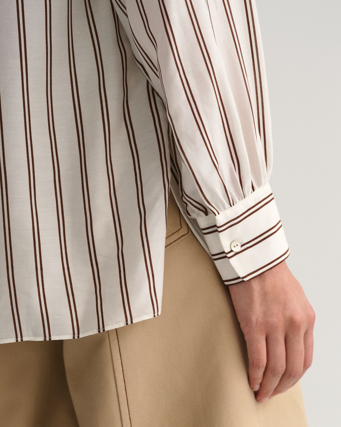 Gestreepte blouse met V-hals