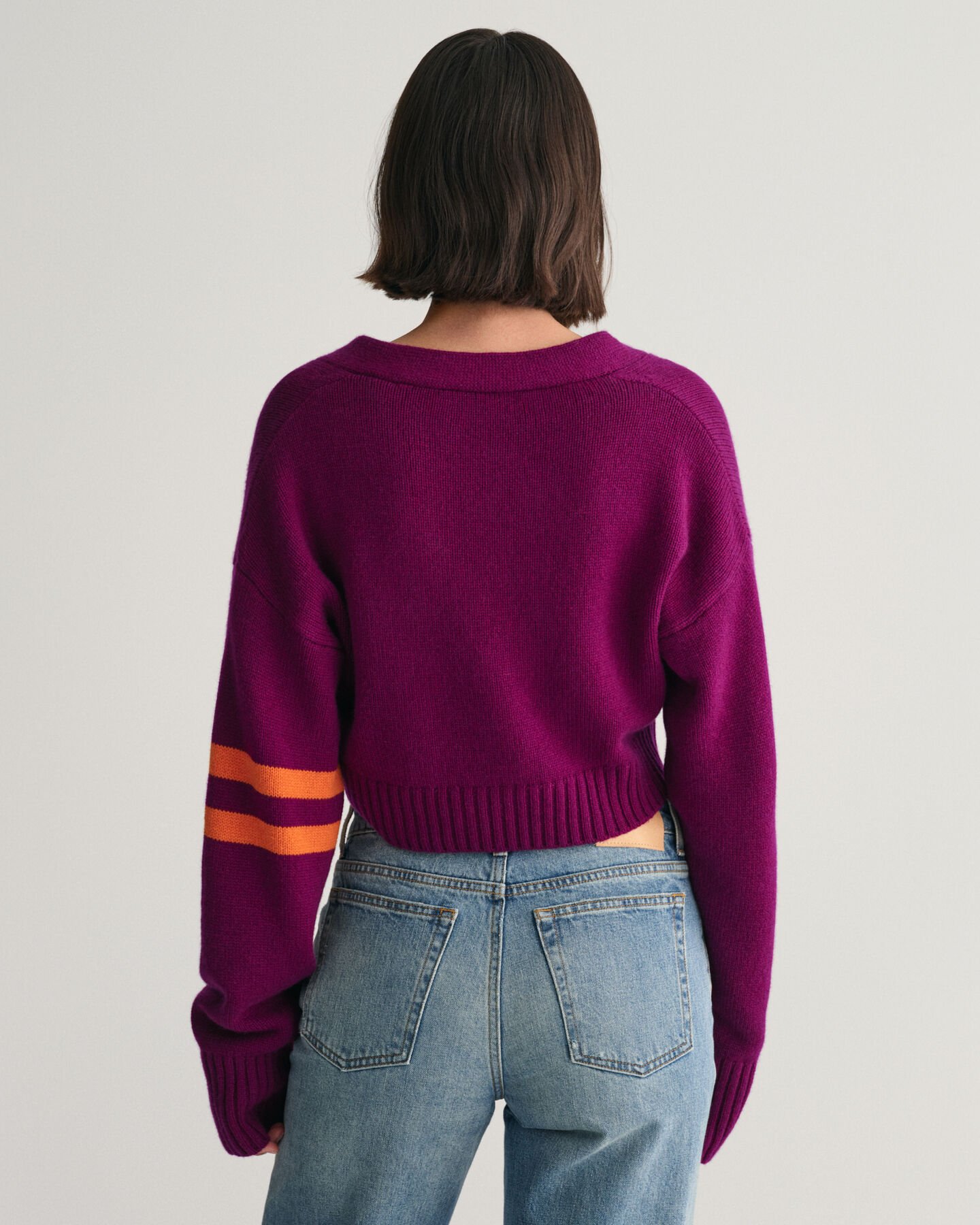 Cropped kasjmier sweater met V-hals