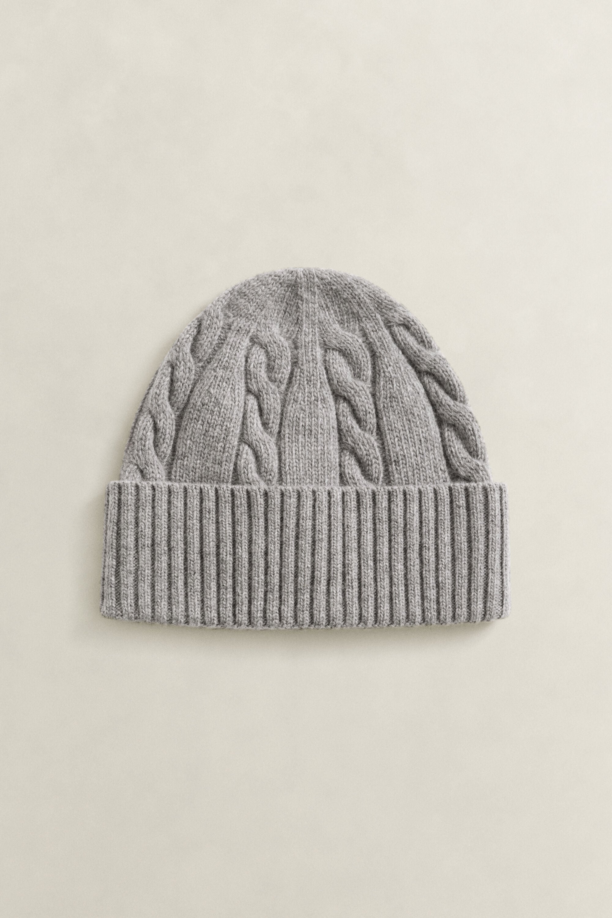 Lamswollen beanie met kabelpatroon