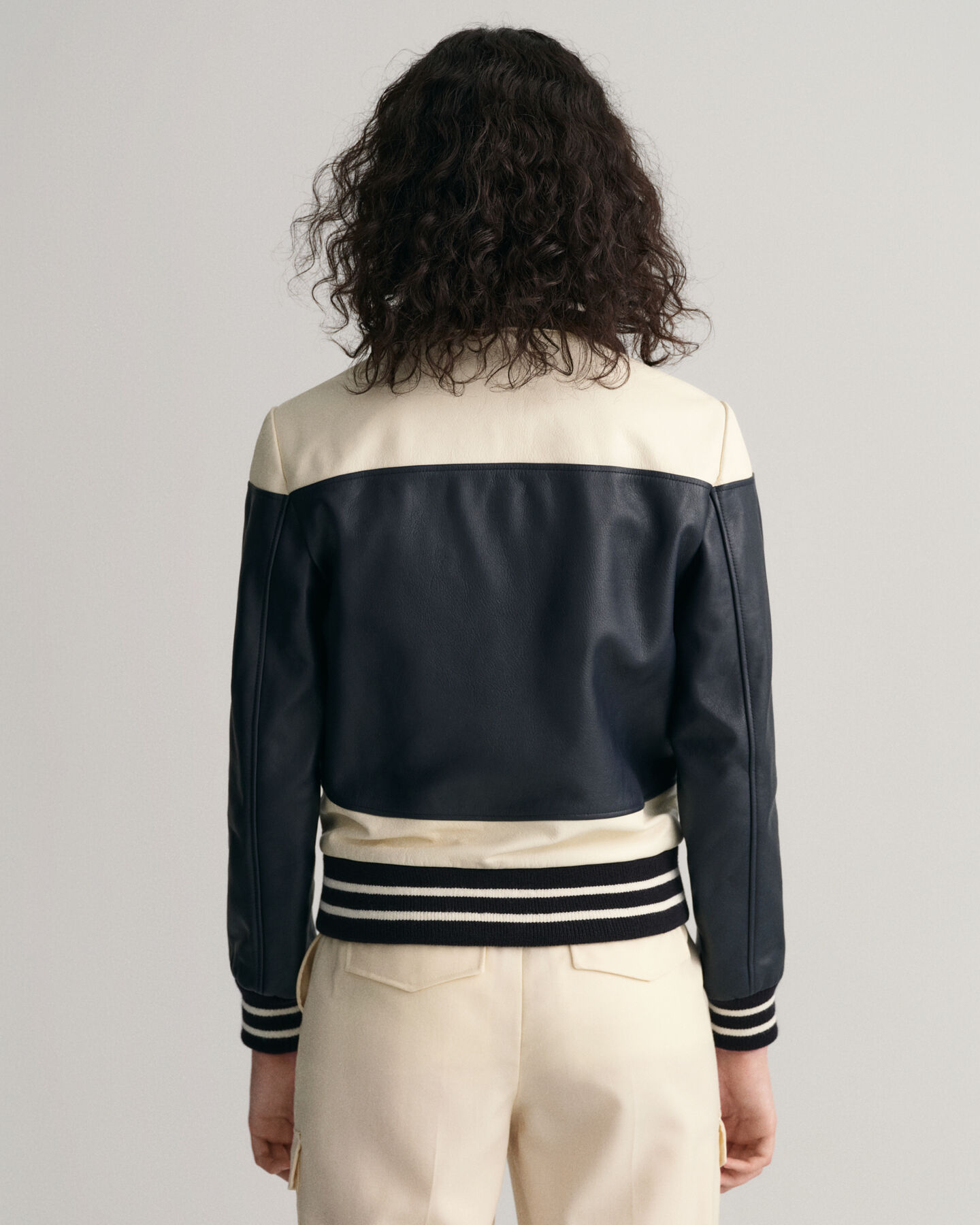 Leren jasje met kleurblokken