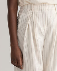 Plooibroek met krijtstreep en wijde pijpen