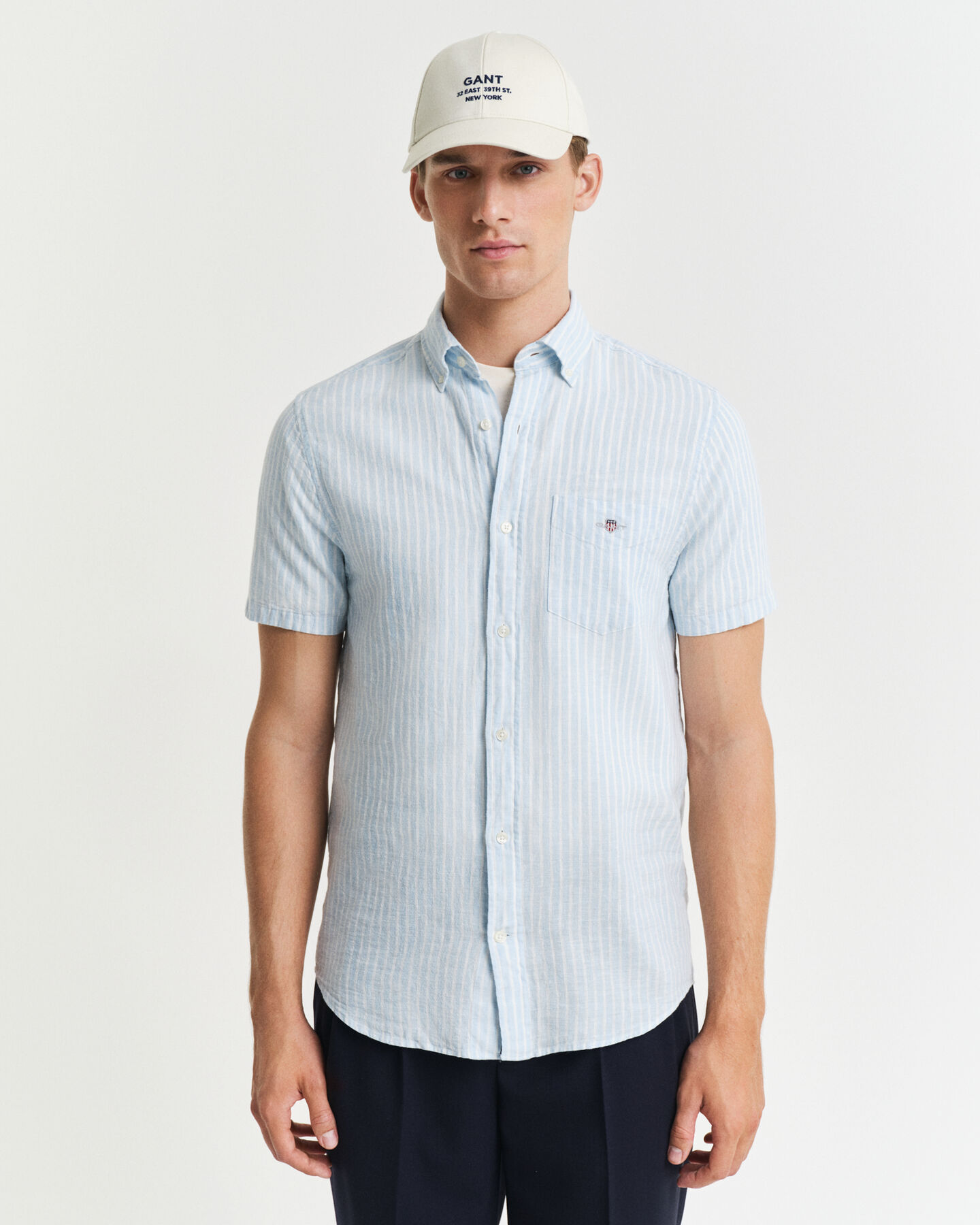 Regular Fit gestreept overhemd met korte mouwen van katoen en linnen