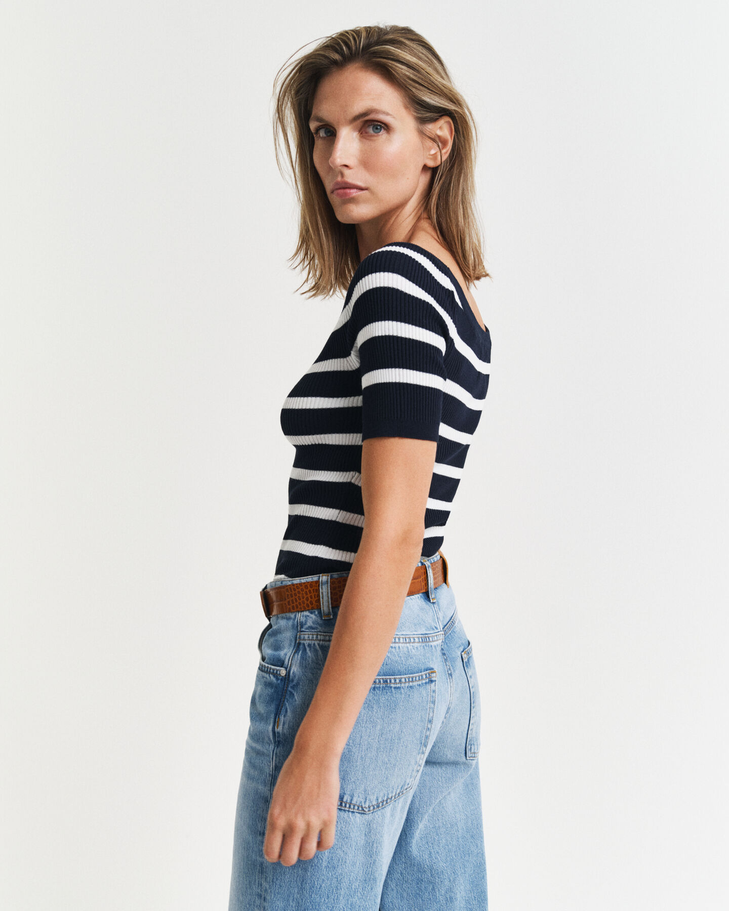 Gestreepte ribgebreide off-shoulder top