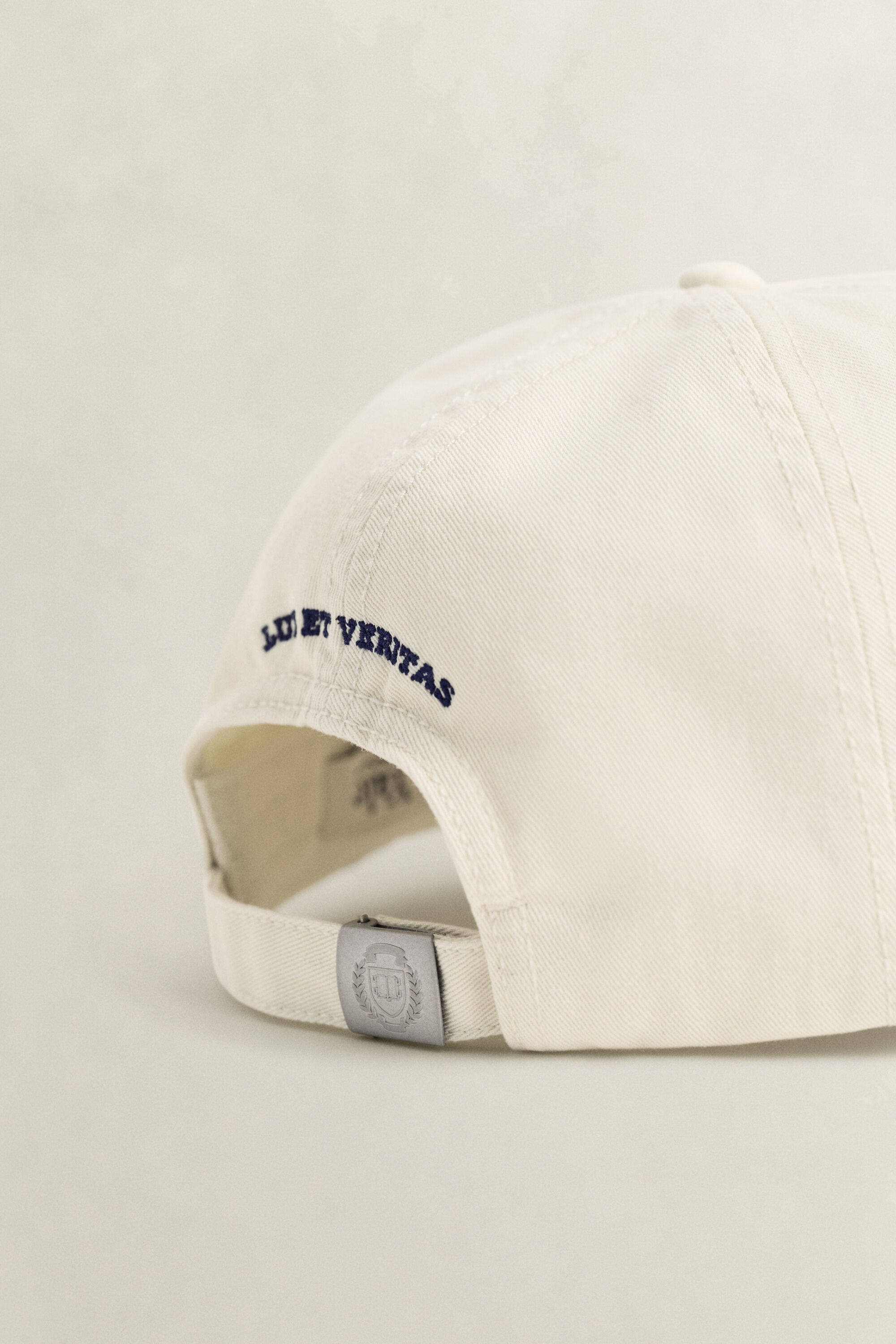 Gant x Yale pet van verwassen keperkatoen