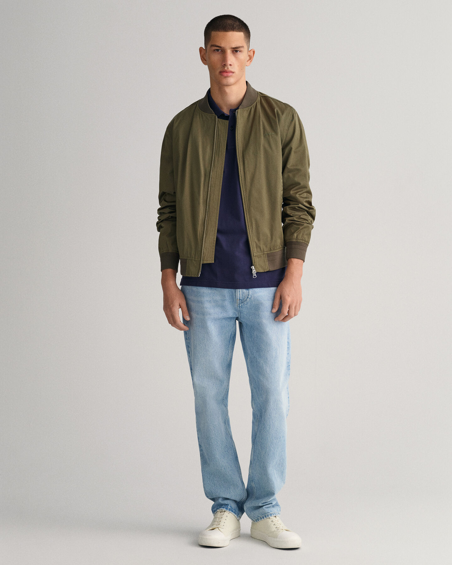 Piqu&eacute; poloshirt met contrasterende kraag met streepjes