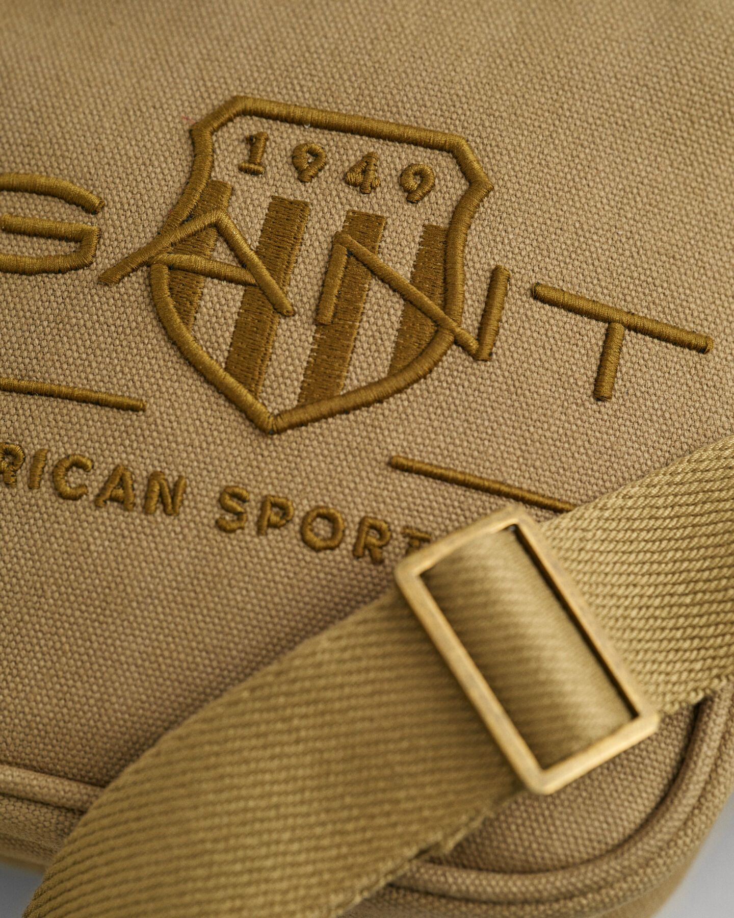 Tonal Shield crossbodytas