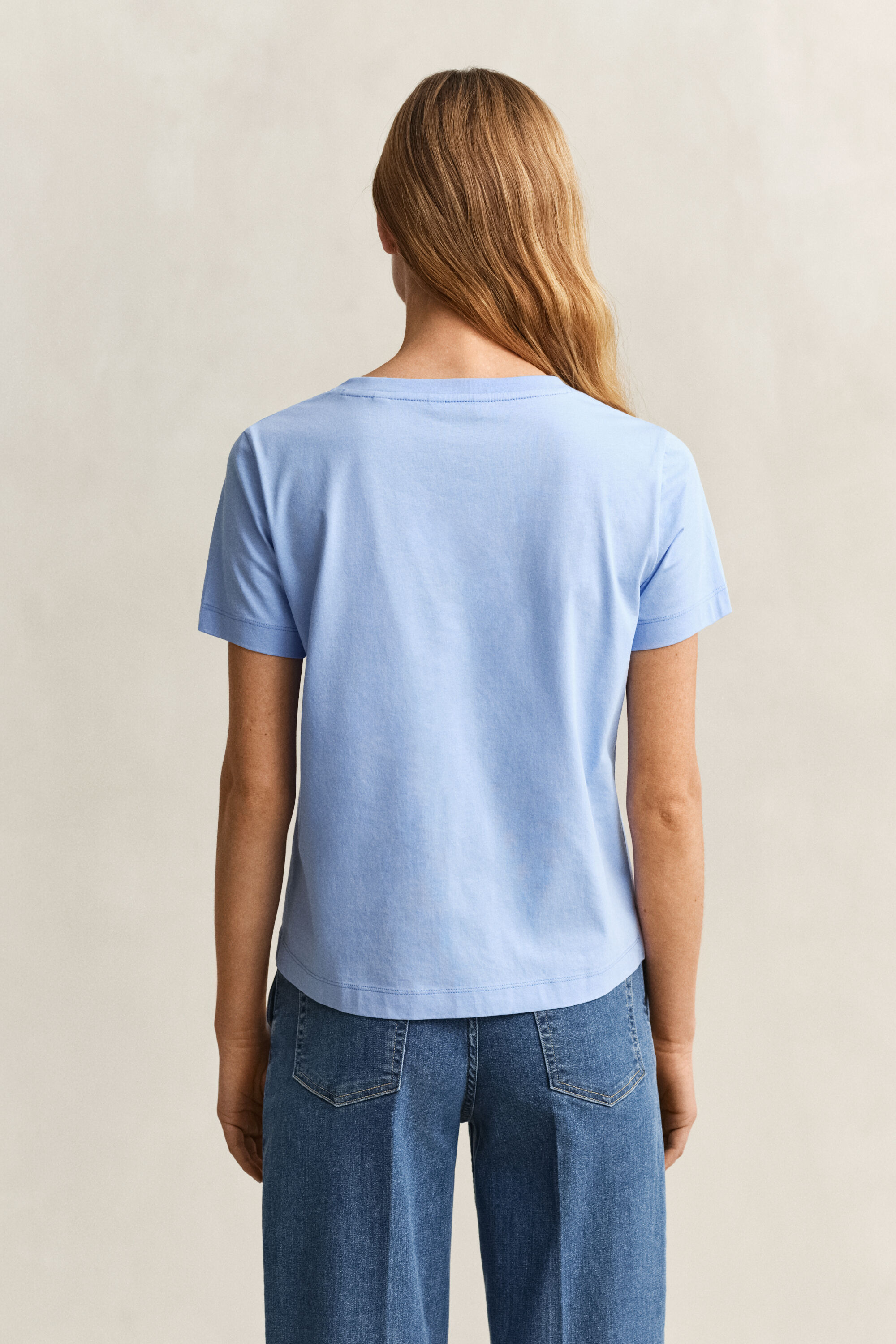 Shield T-shirt met V-hals