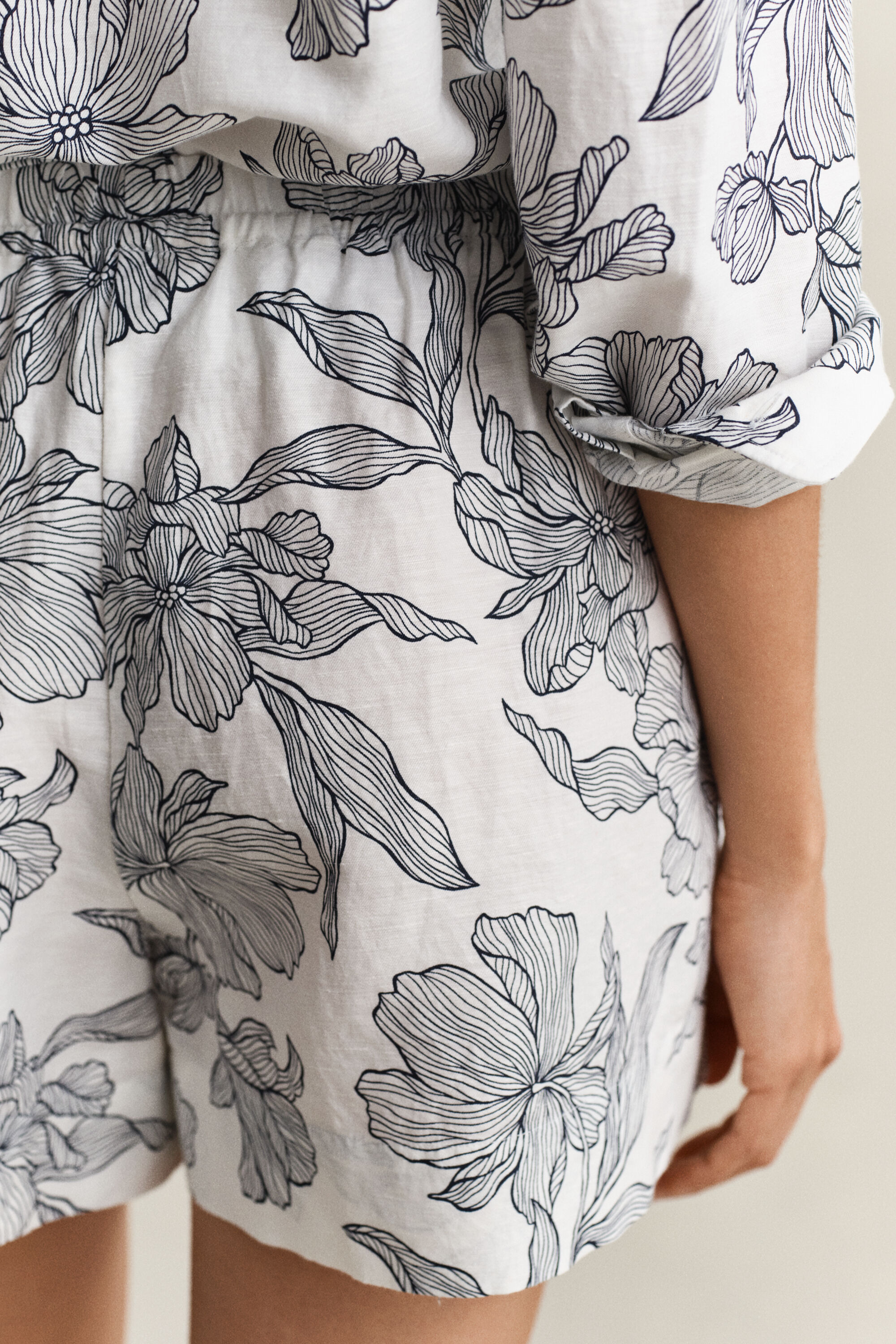 Gebloemde linnen short