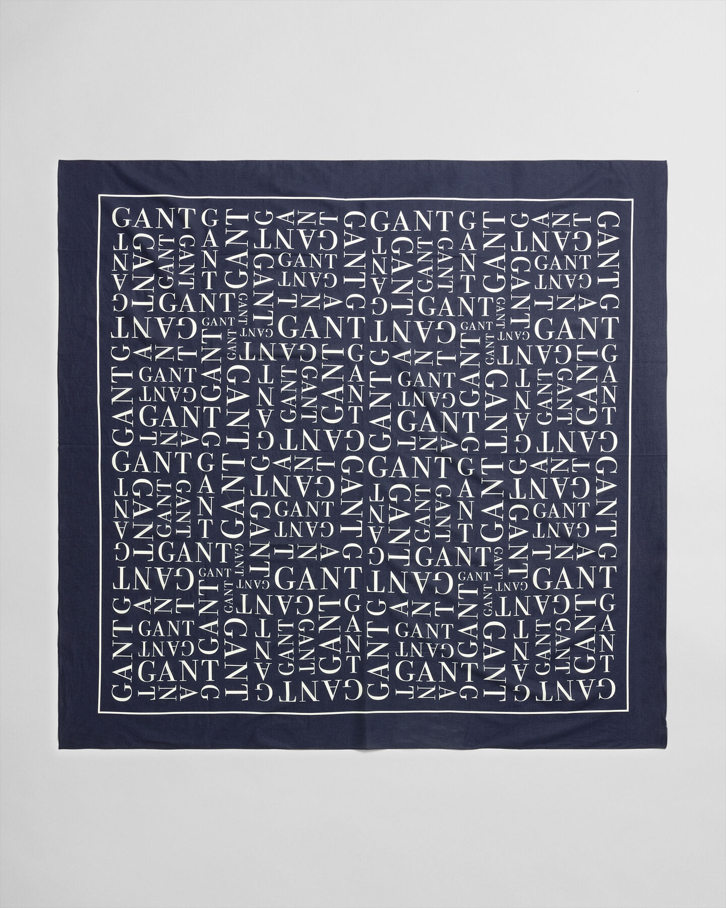 Sarong met typografische print