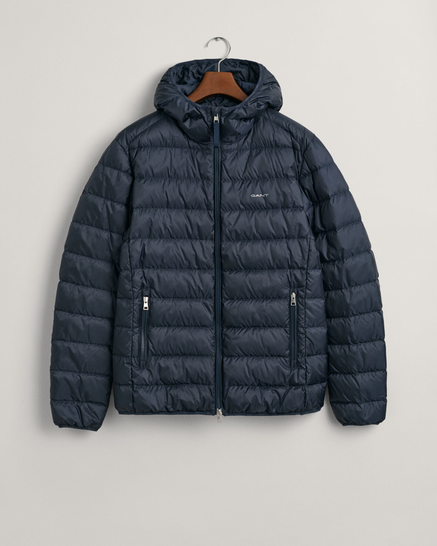 Licht donsjack met capuchon