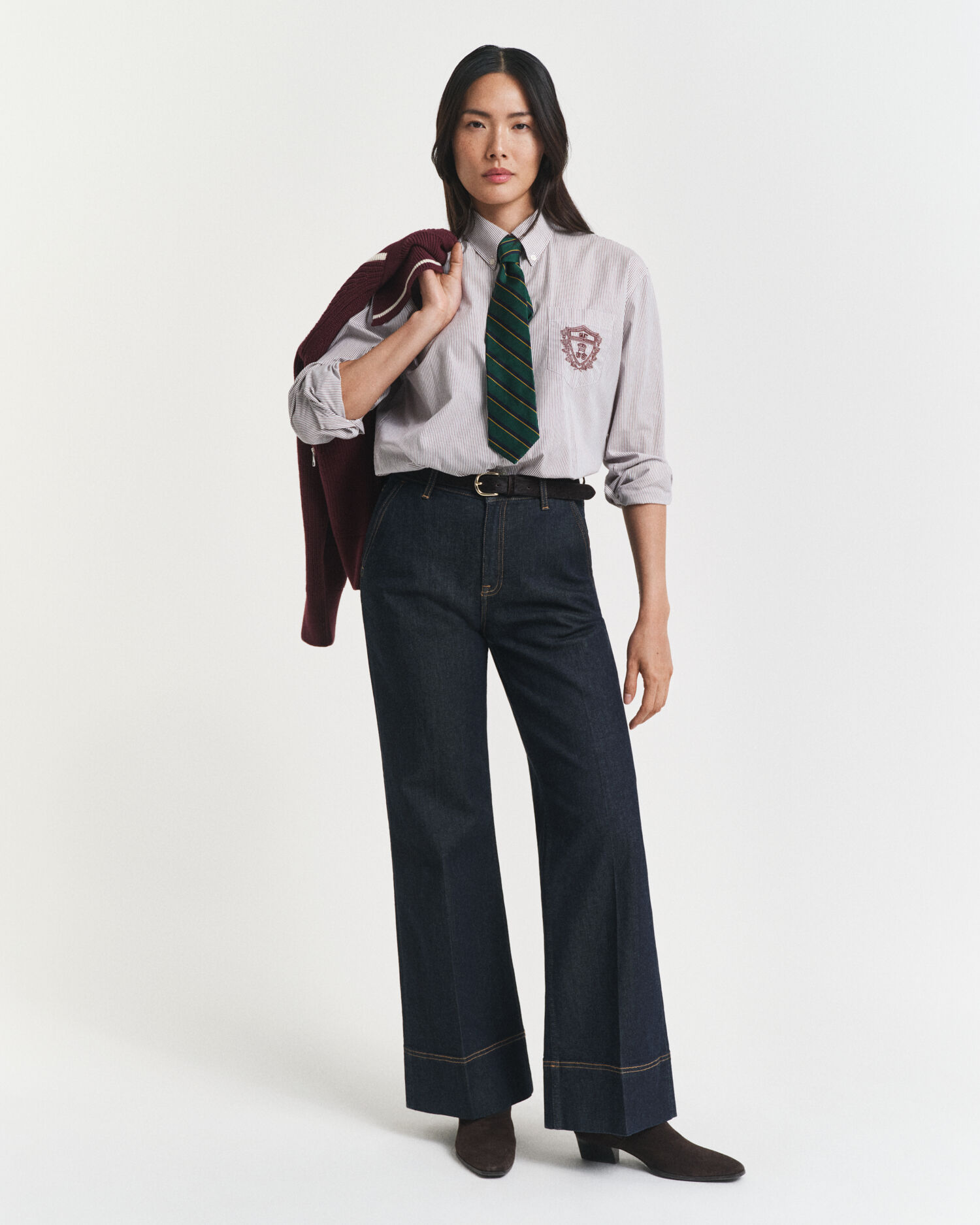 Getailleerde jeans met wijd uitlopende pijpen