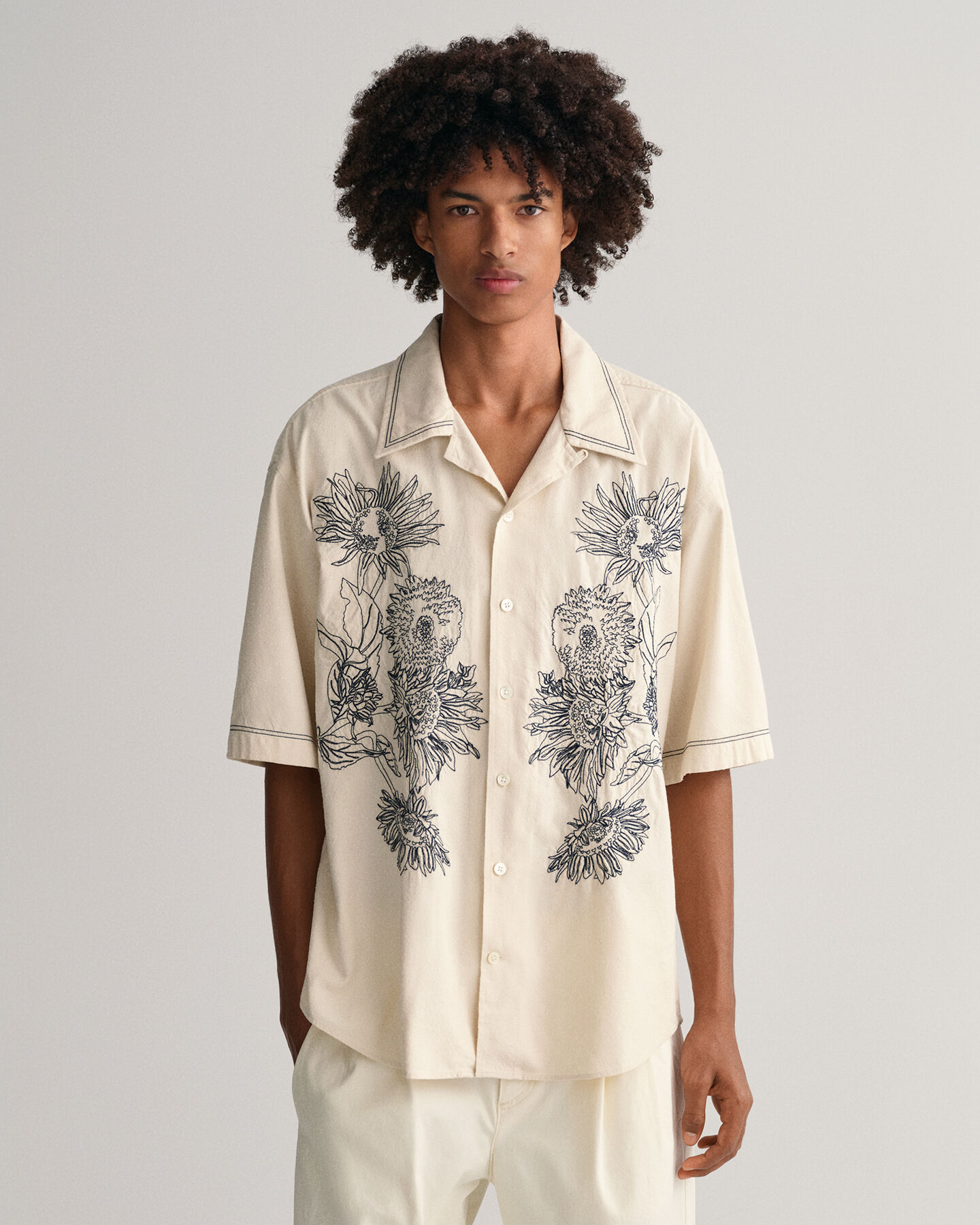 Oversized overhemd met borduurwerk en korte mouwen