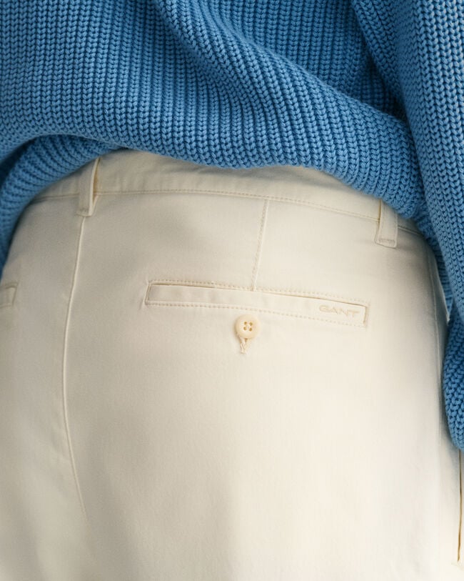 Relaxed Fit chino met plooien