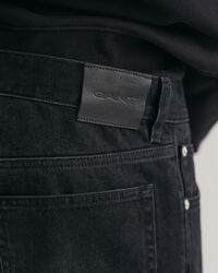 Relaxed Fit jeans met taps toelopende pijpen