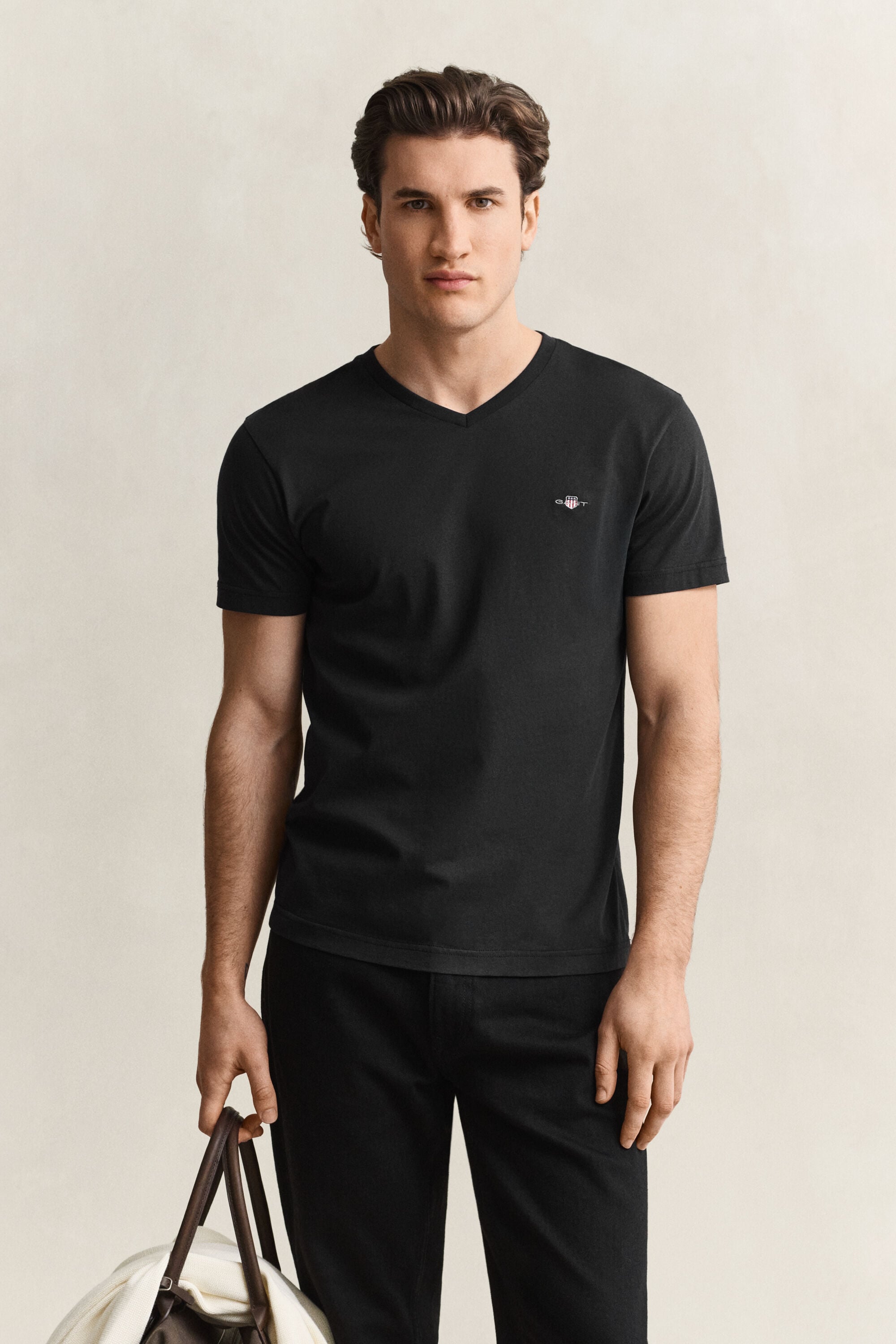 Shield T-shirt met V-hals