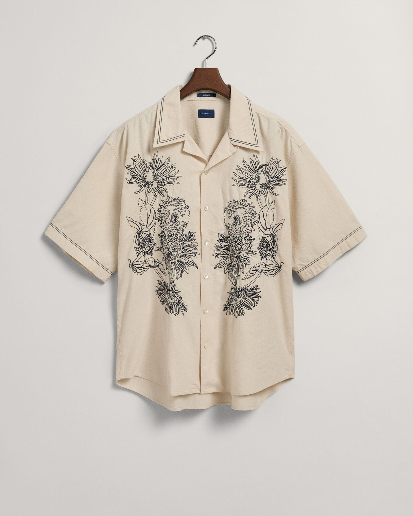 Oversized overhemd met borduurwerk en korte mouwen