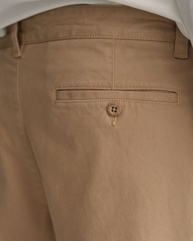 Relaxed Fit chino met plooien