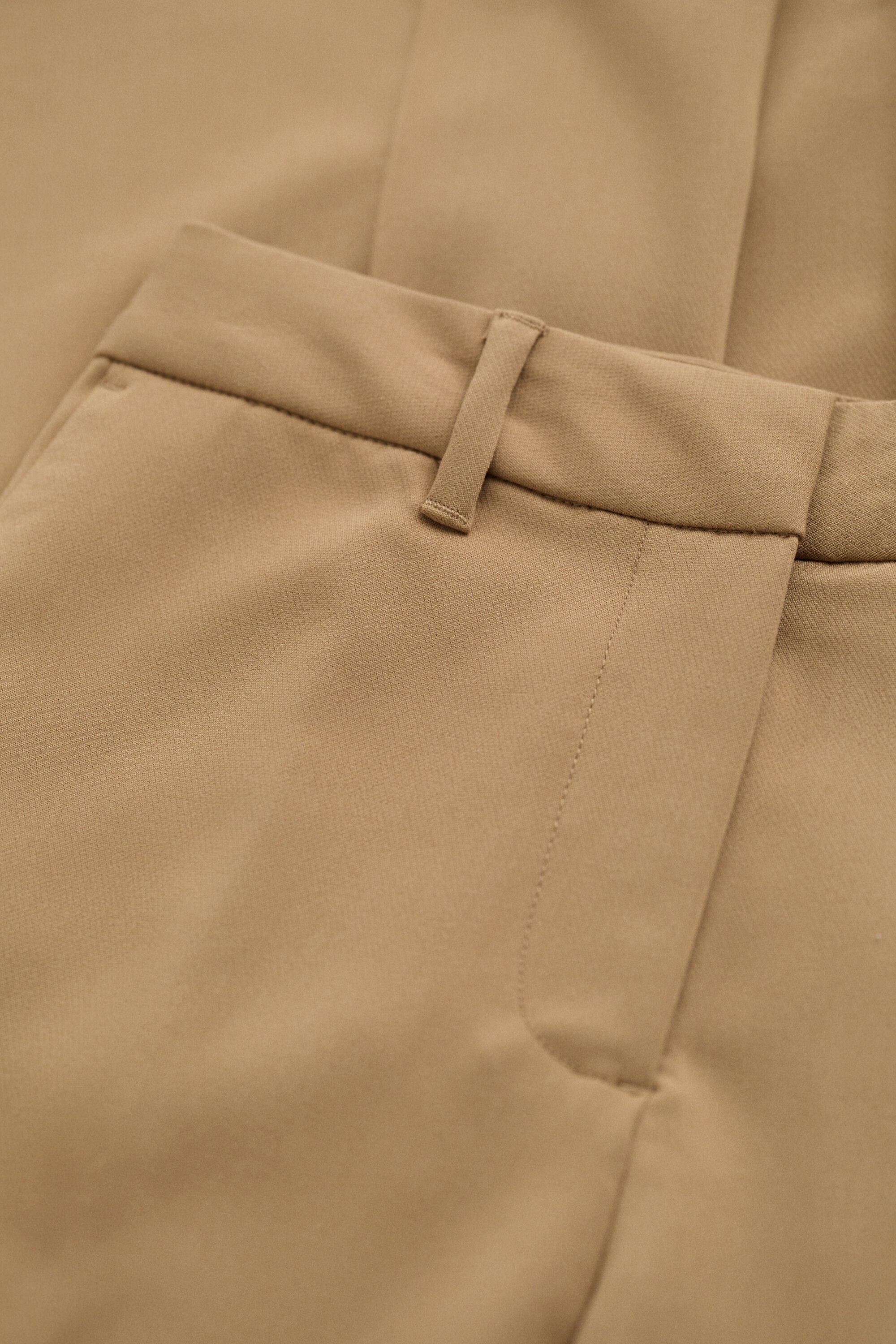 Nette nauwsluitende flared broek