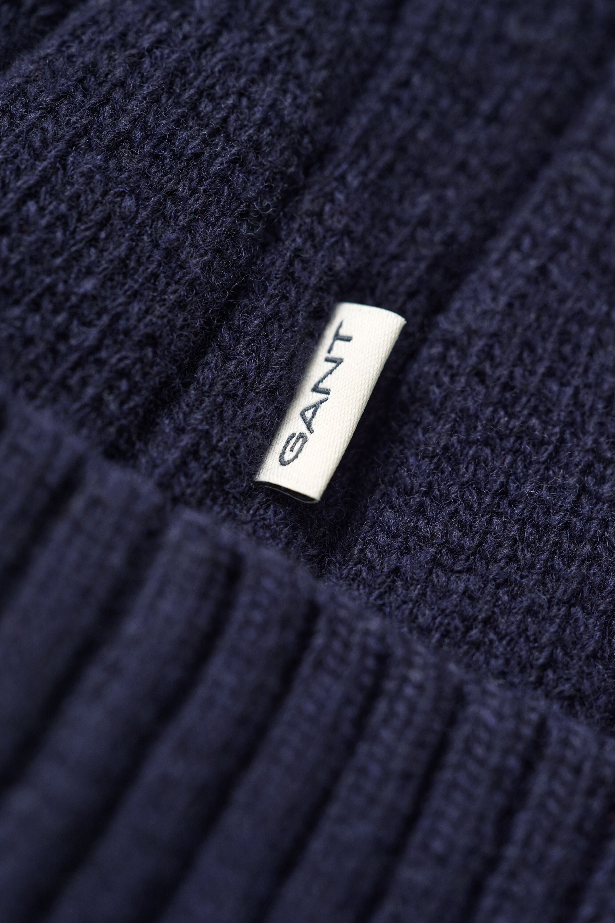 Lamswollen beanie met kabelpatroon