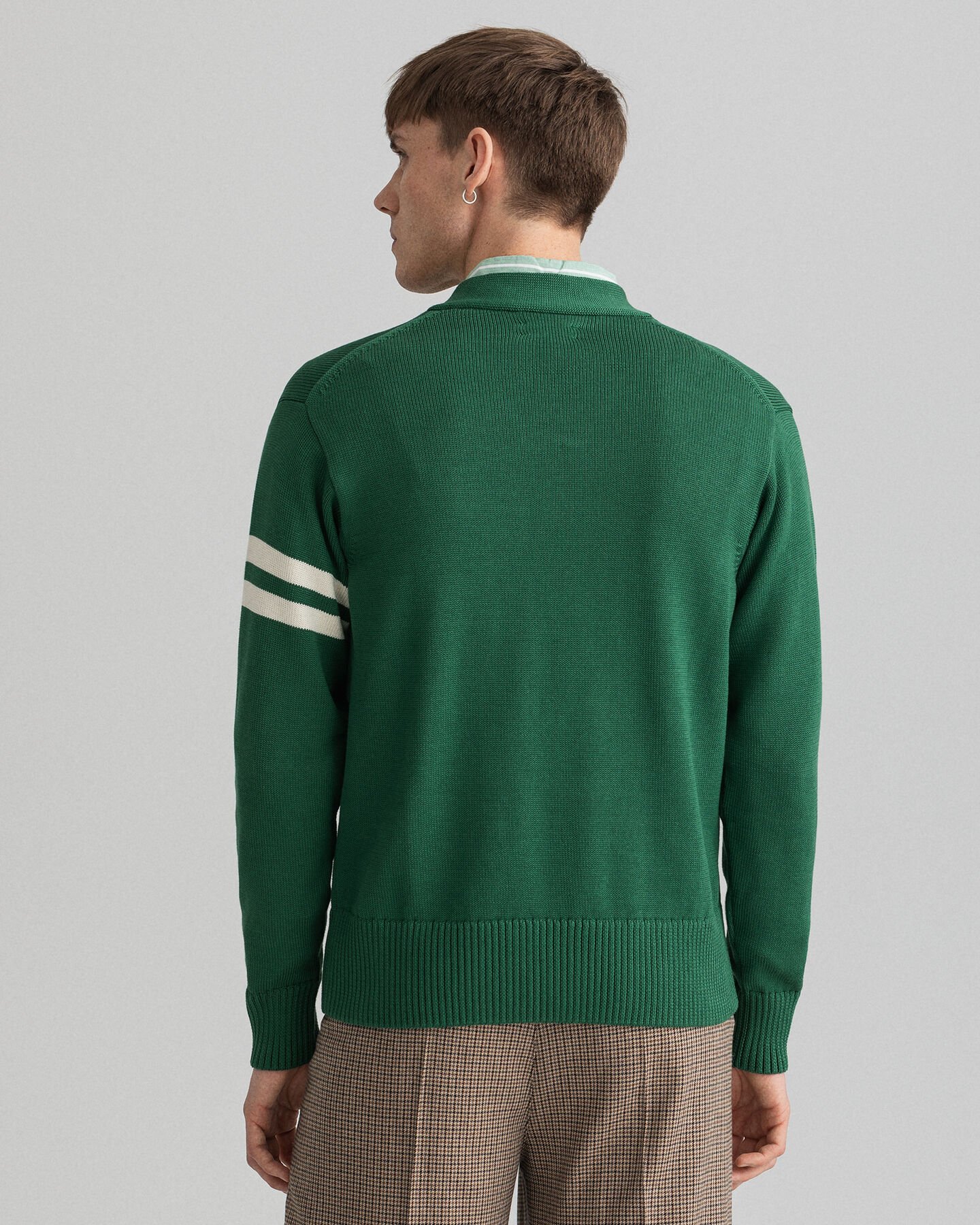 Collegiate sweater met V-hals