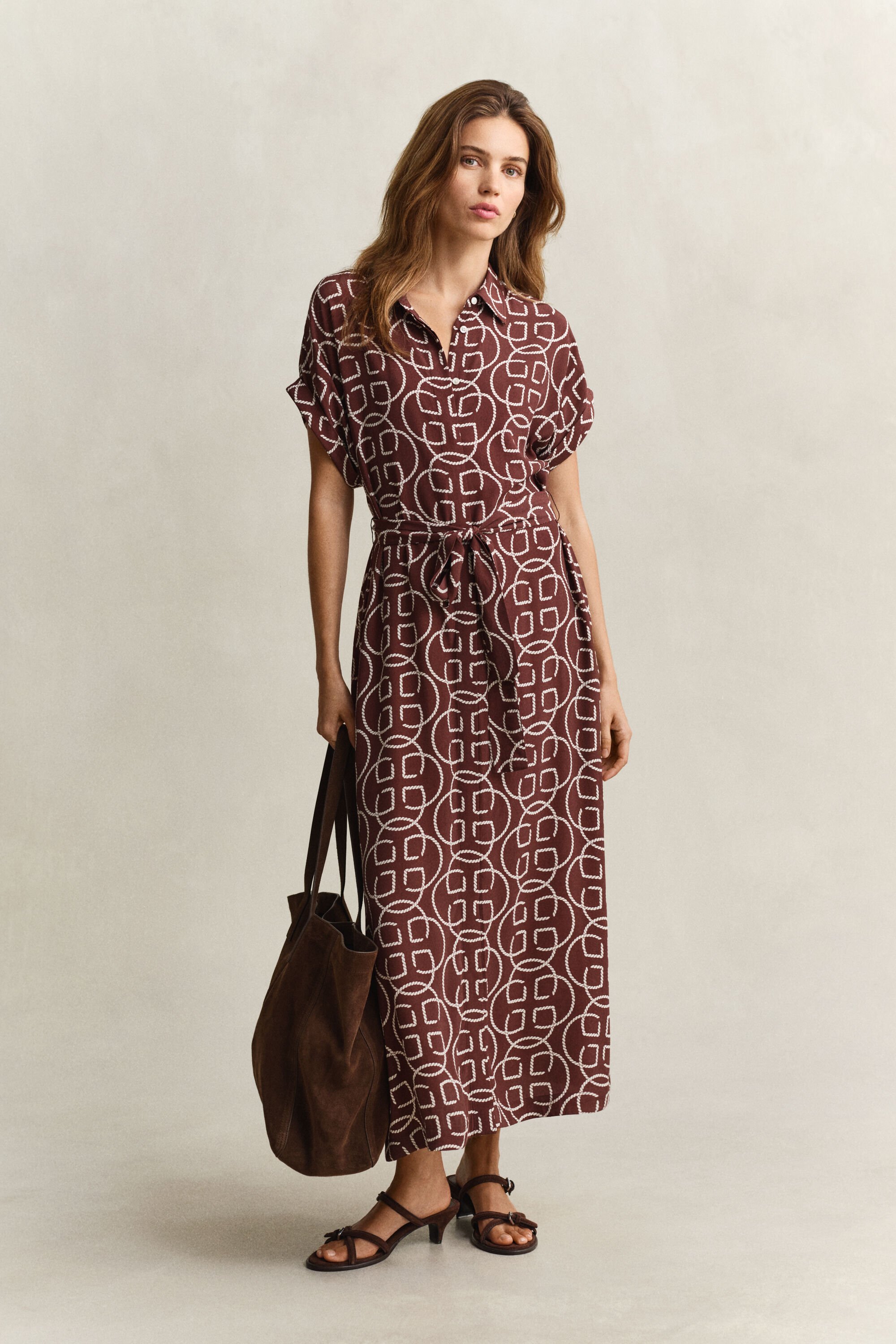 Jurk met kapmouwtjes en monogram