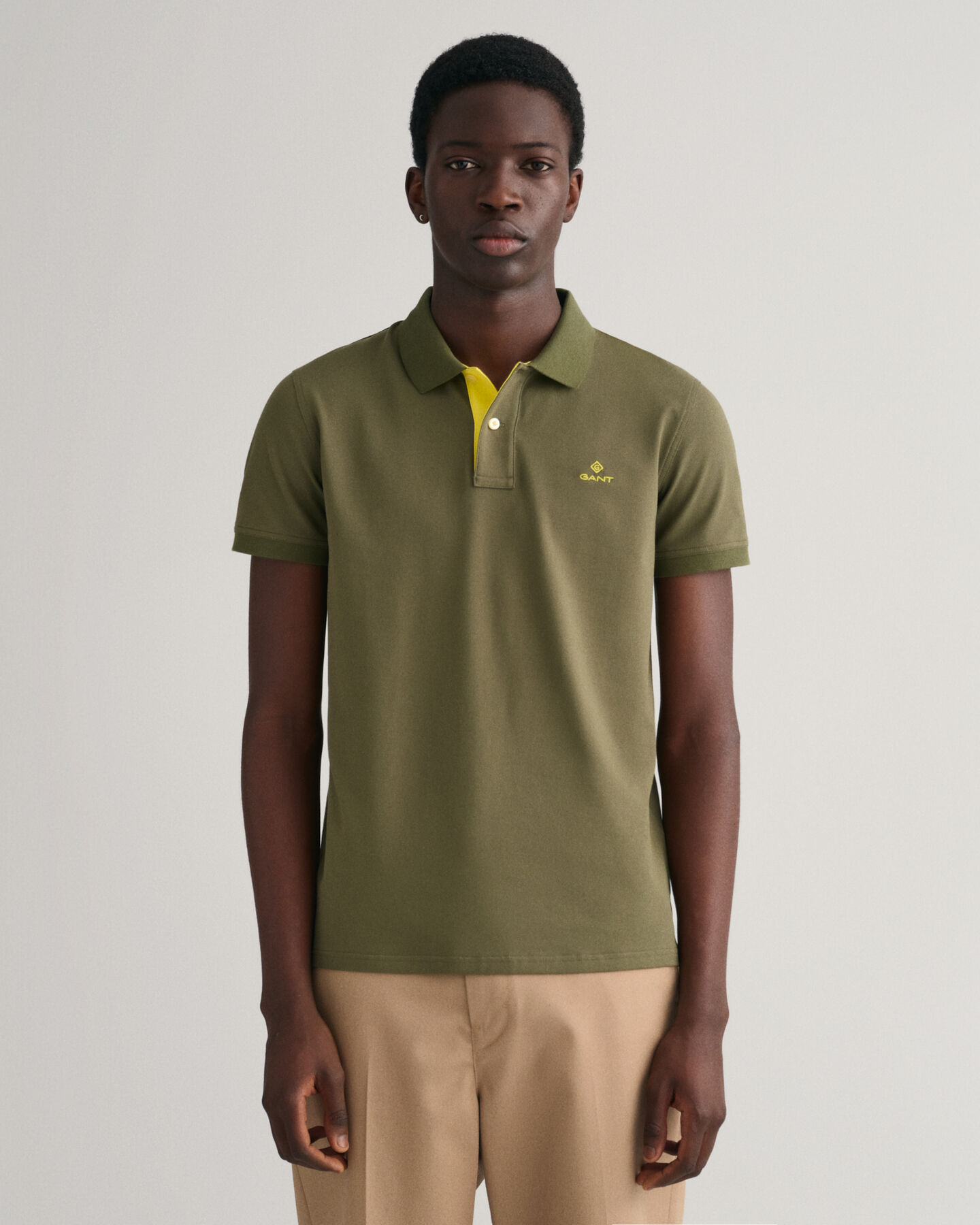 Piqu&eacute; poloshirt met contrasterende kraag