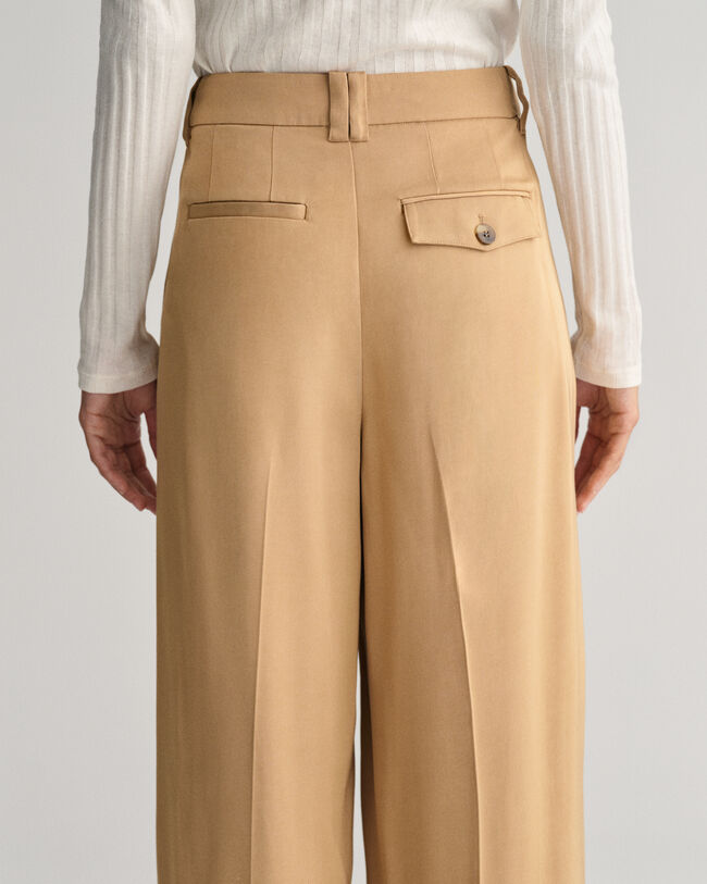Loose Fit chino met lage taille en wijde pijpen