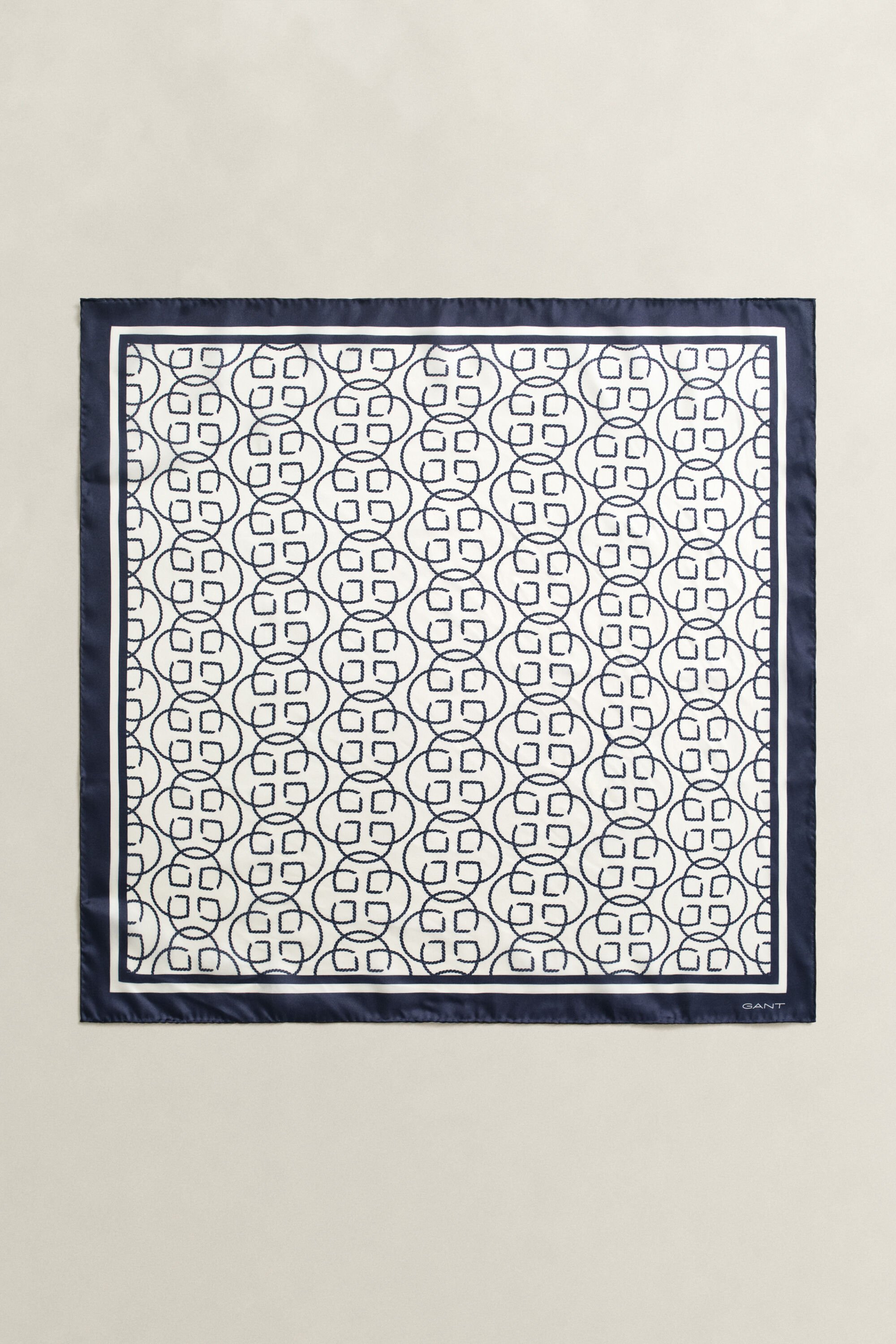 Zijden monogramsjaal