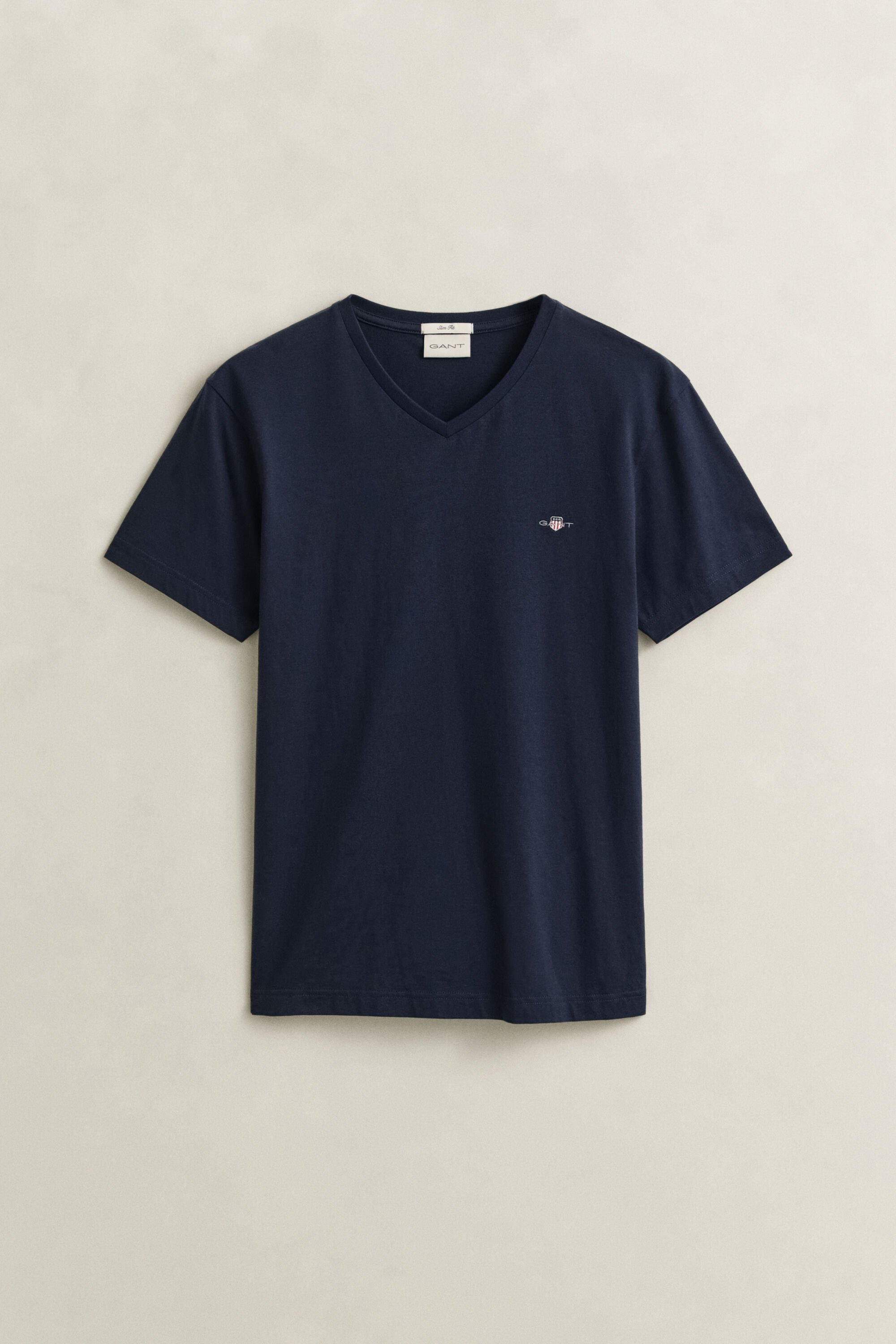 Slim Fit Shield T-shirt met V-hals