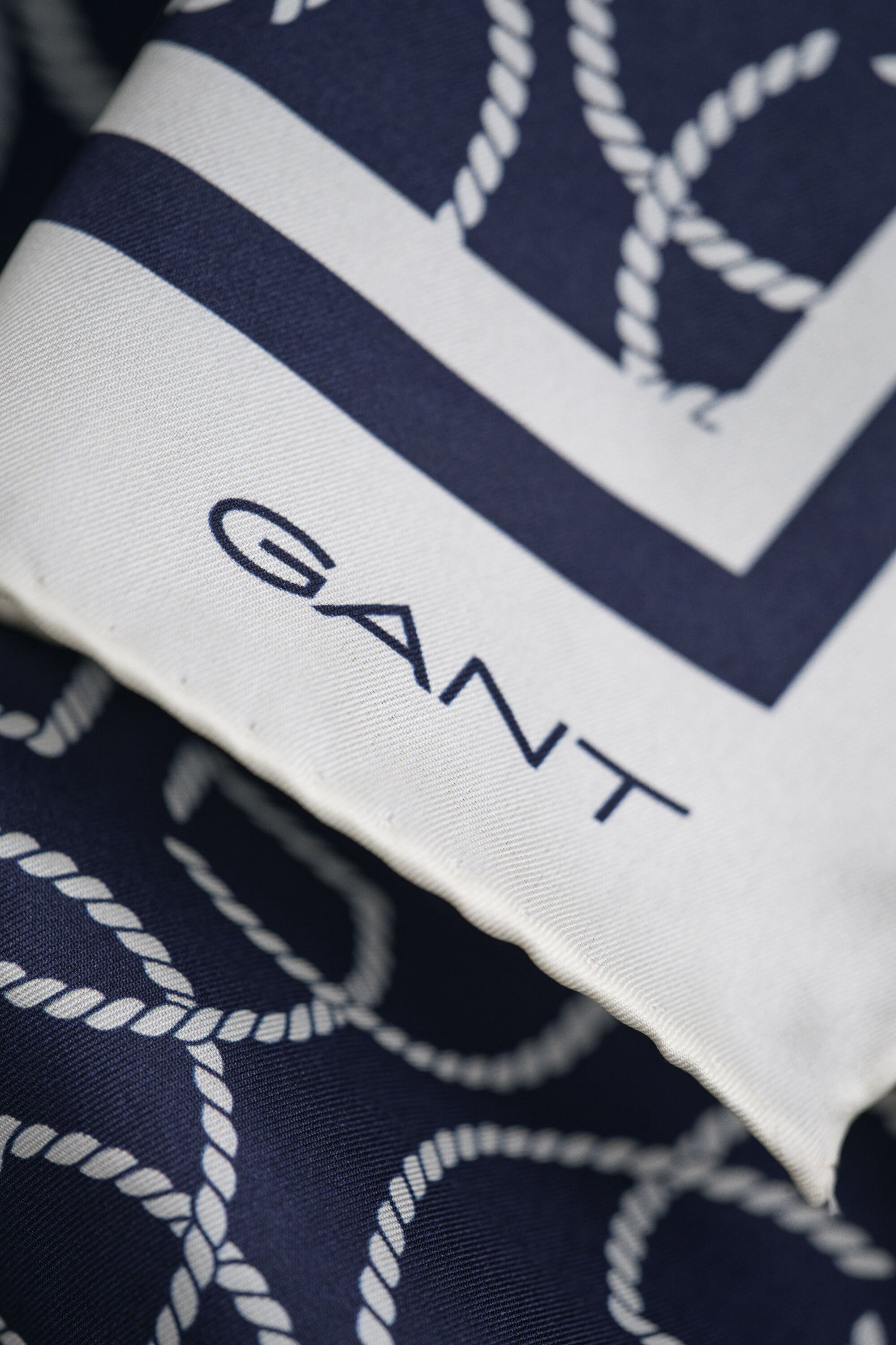 Zijden monogramsjaal