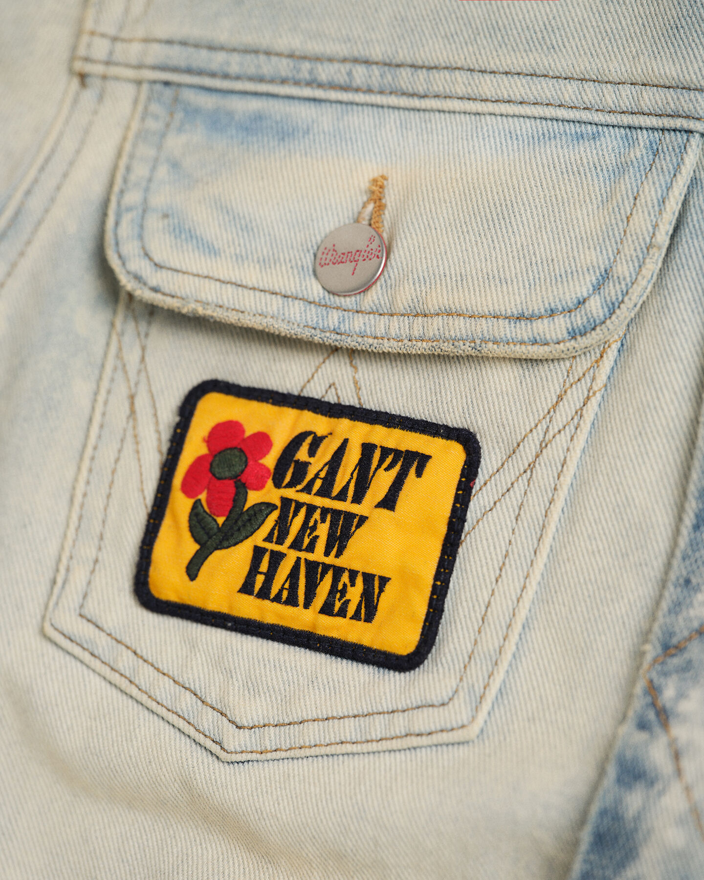 Wrangler x GANT jack van gebleekt denim