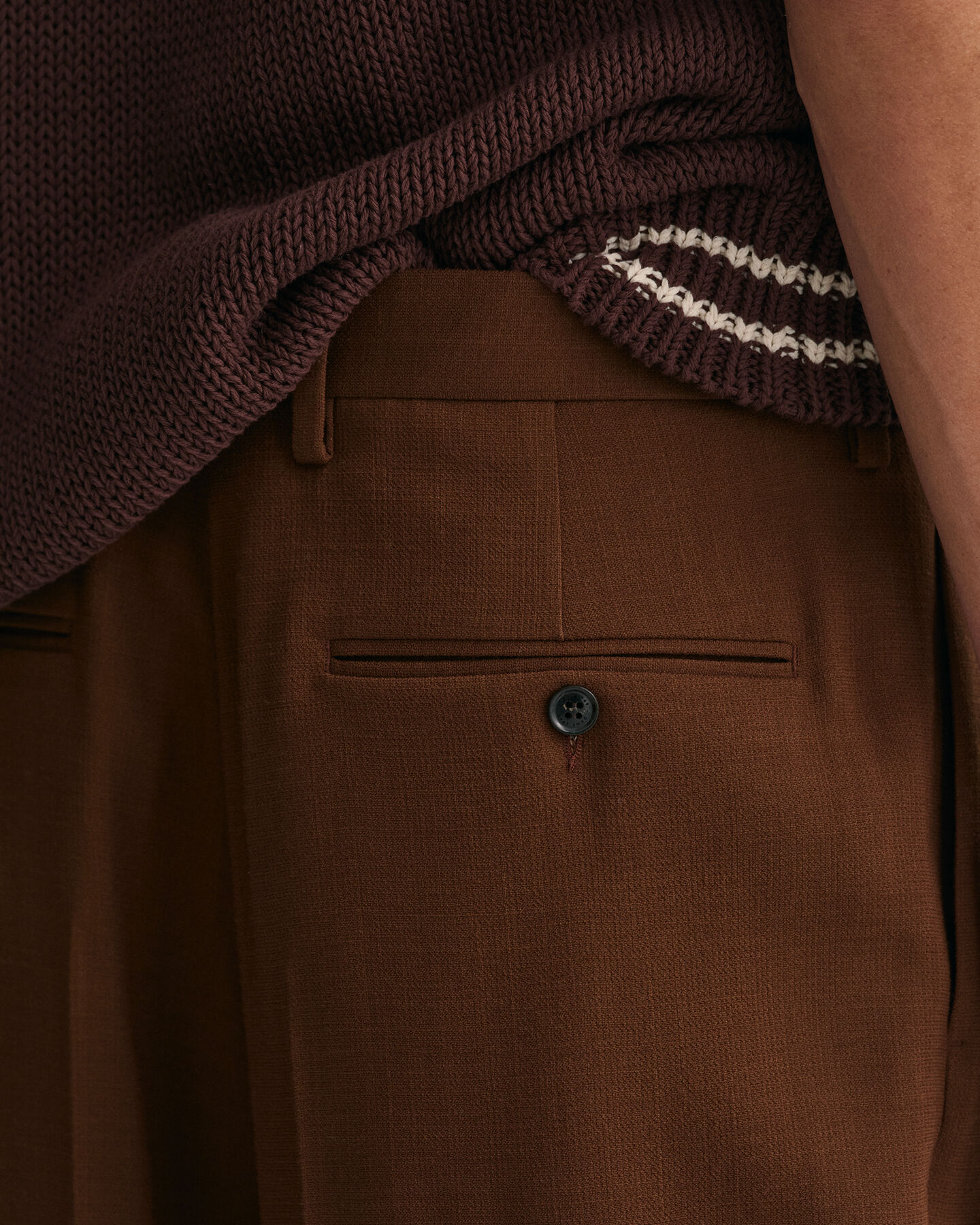 Kostuumbroek met wijde pijpen van wolcrèpe