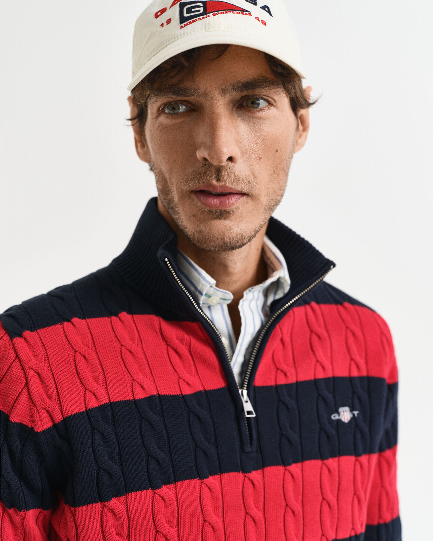 Kabelgebreide trui van katoen met korte rits en strepen