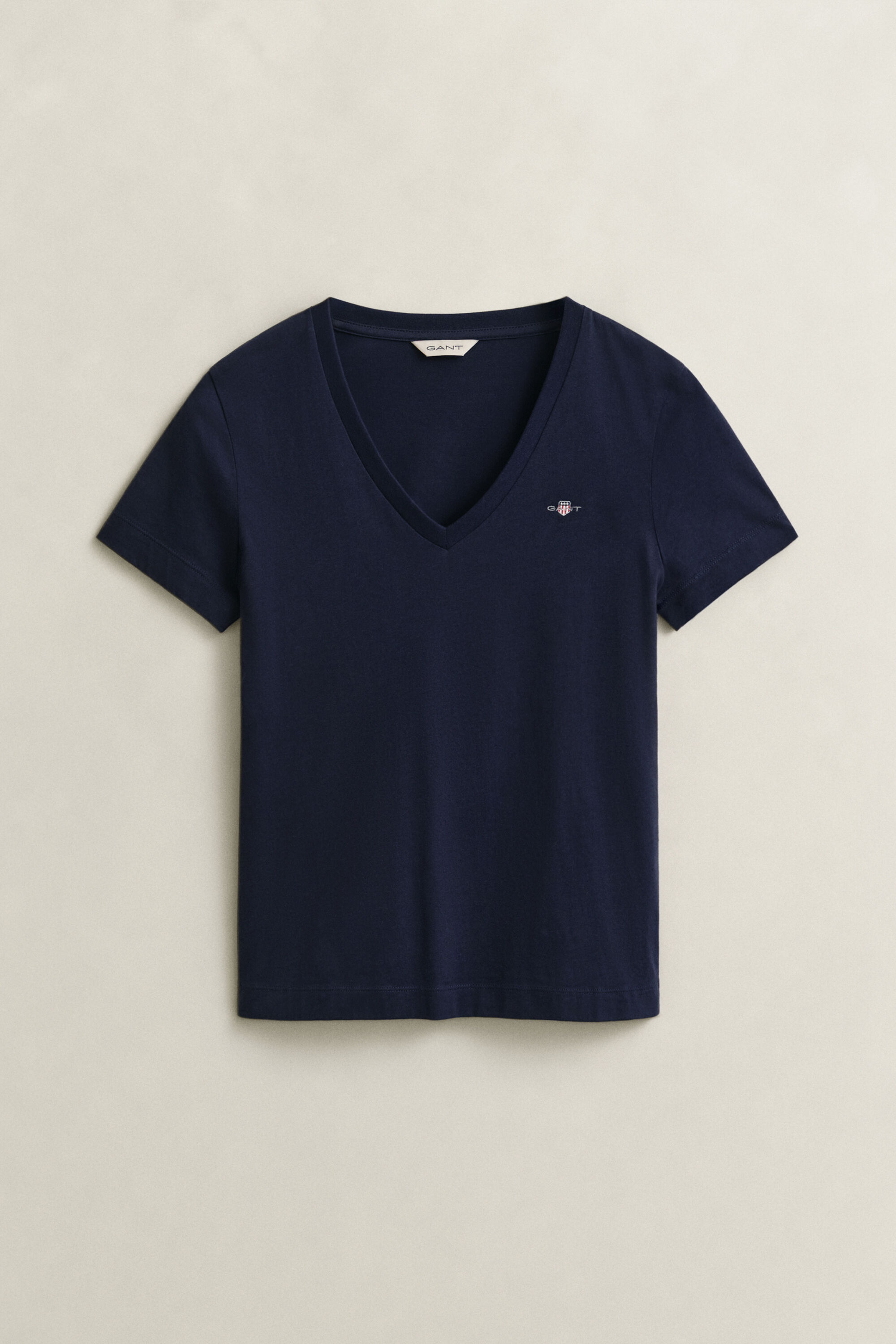 Shield T-shirt met V-hals