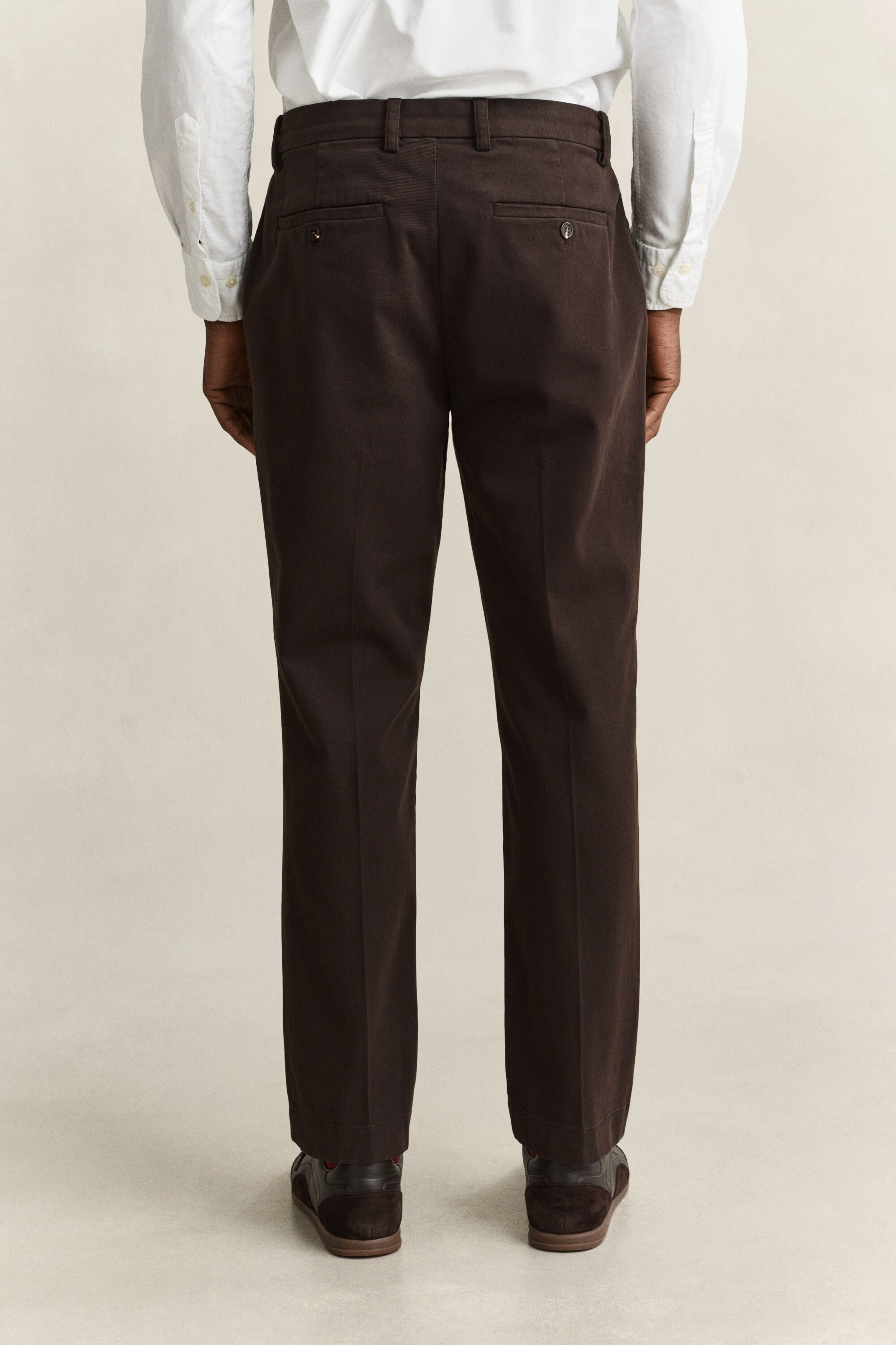 Chino met taps toelopende pijpen