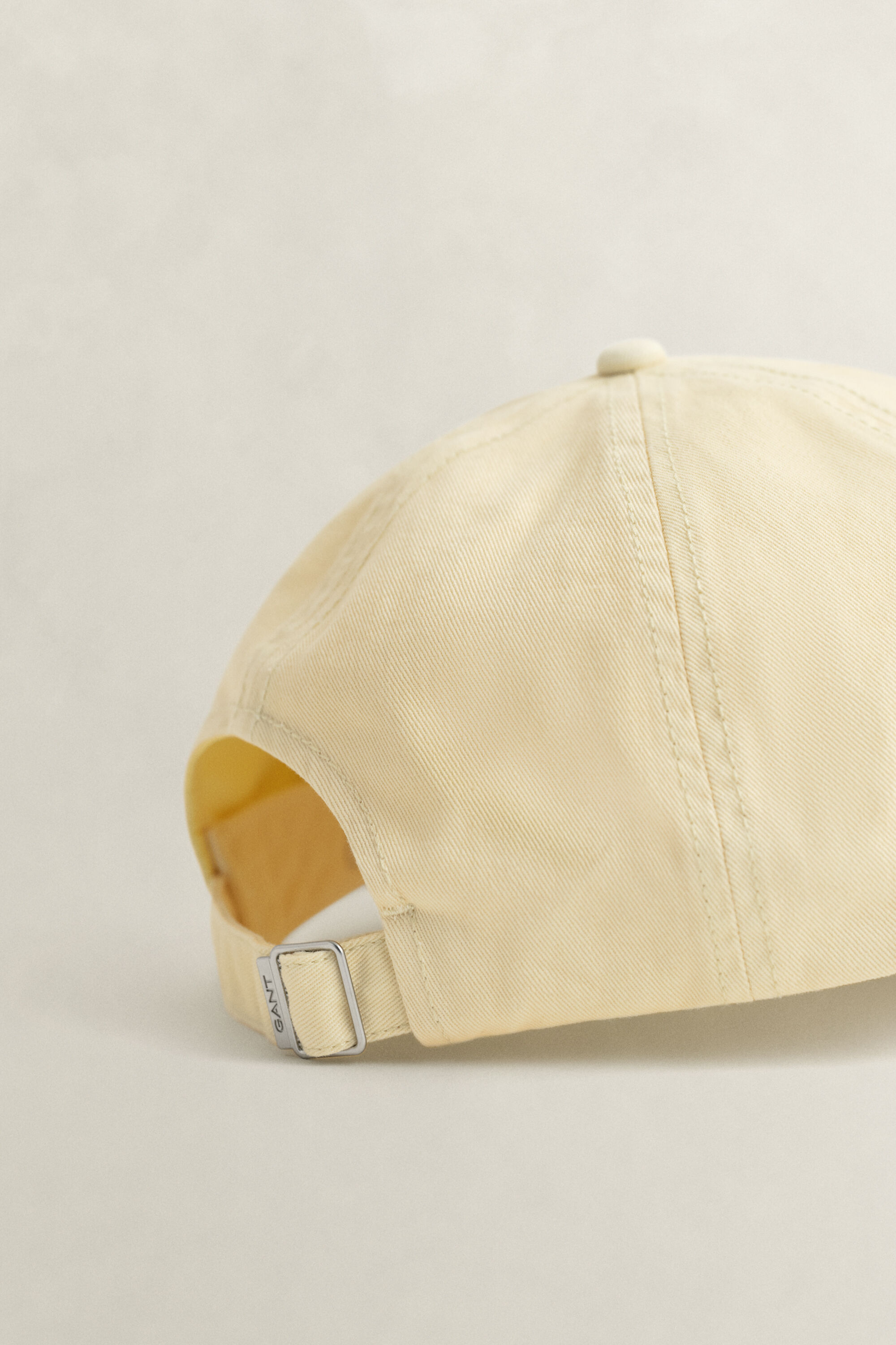 Sunfaded pet met shield