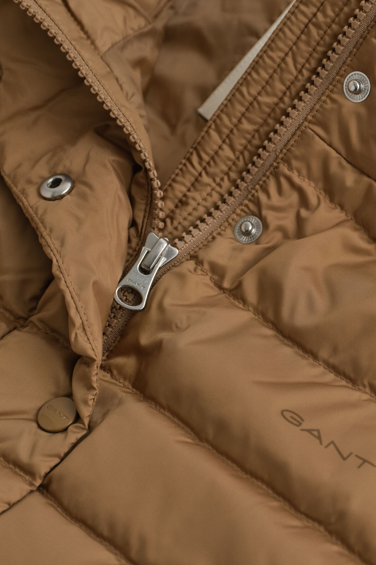 Lichte donsbodywarmer