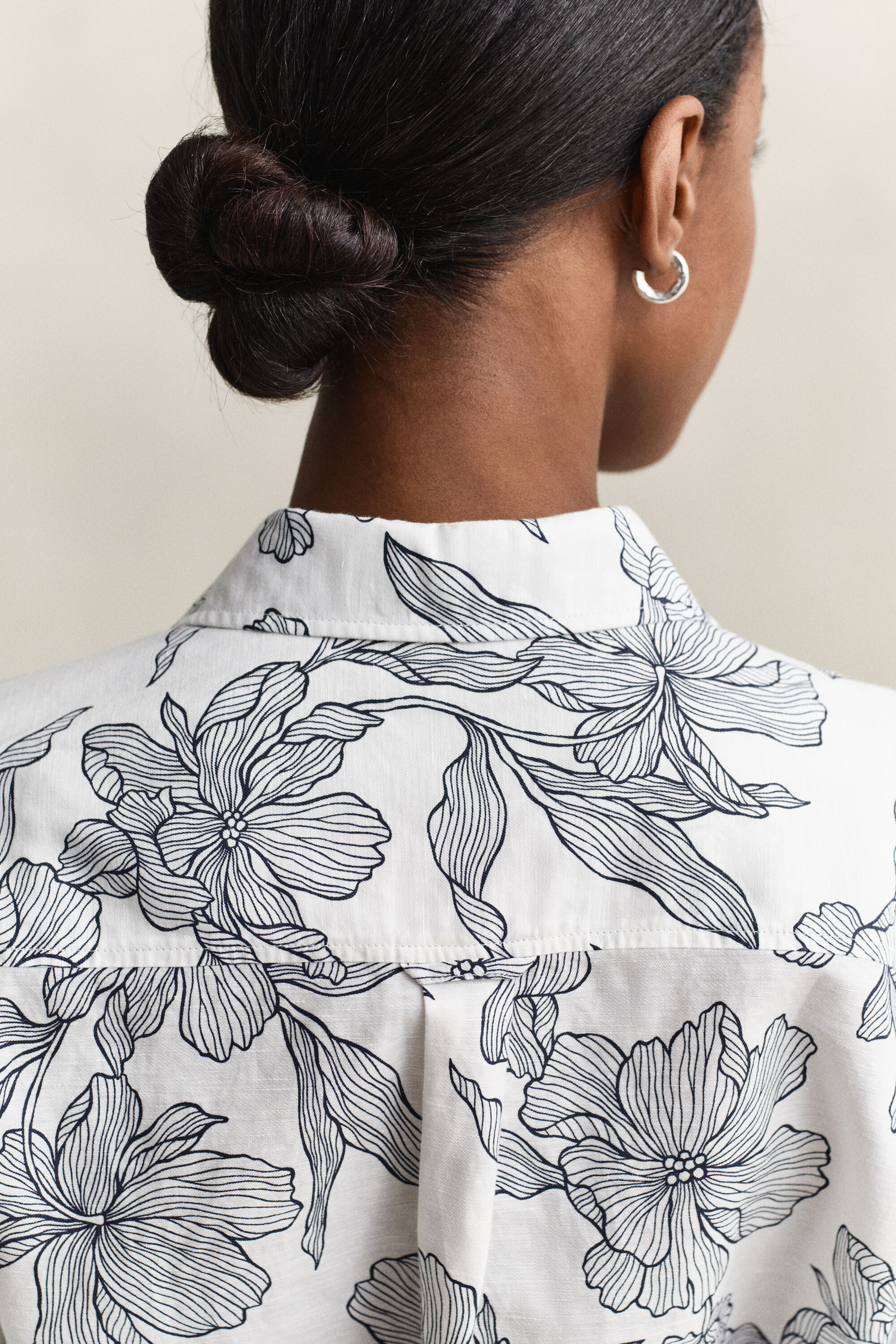 Gebloemde linnen overoverhemdjurk