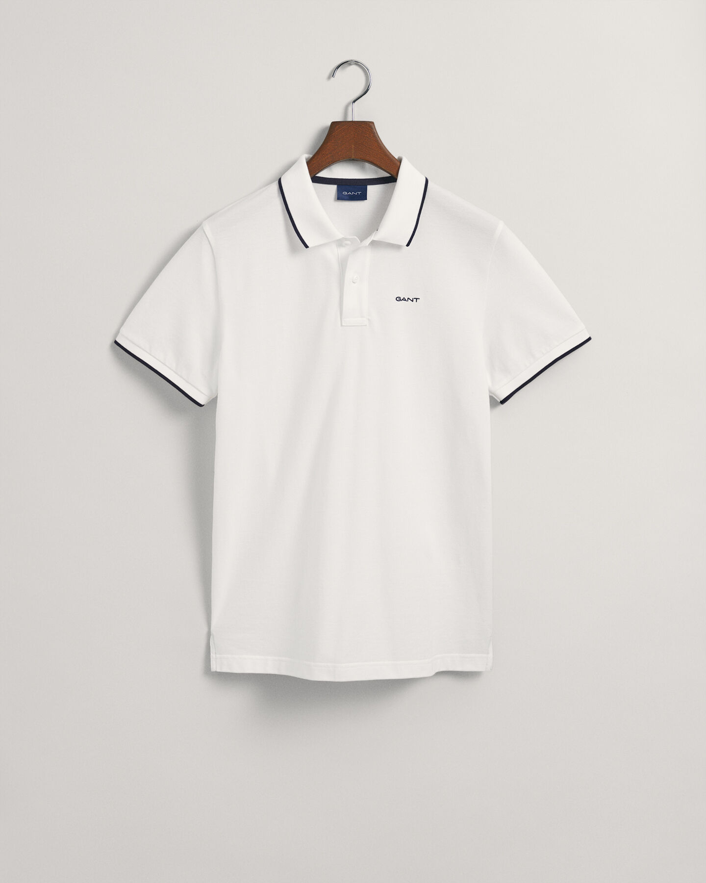 Contrast Tipped piqu&eacute; poloshirt