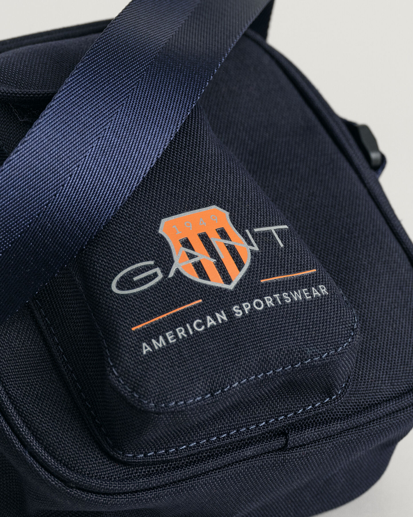 Teens Contrast Shield tas