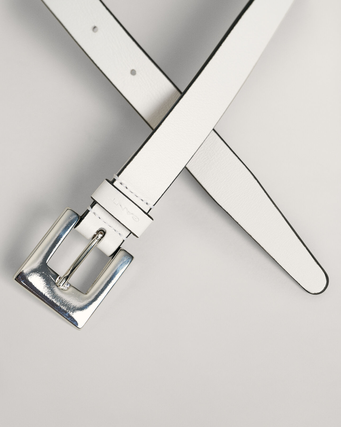 Smalle riem met vierkante gesp