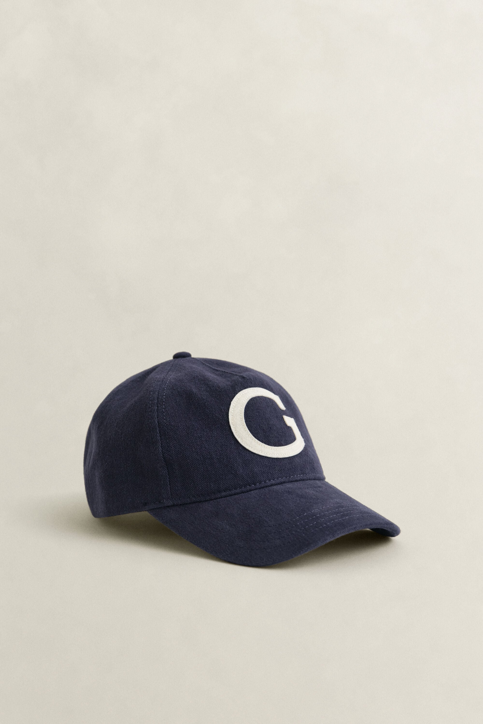 Moleskin pet met G-badge
